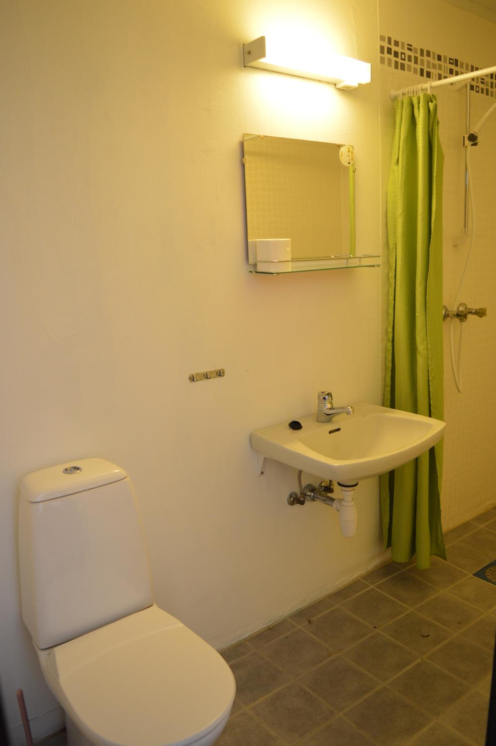 Twin Room with Private Bathroom - Photo 4