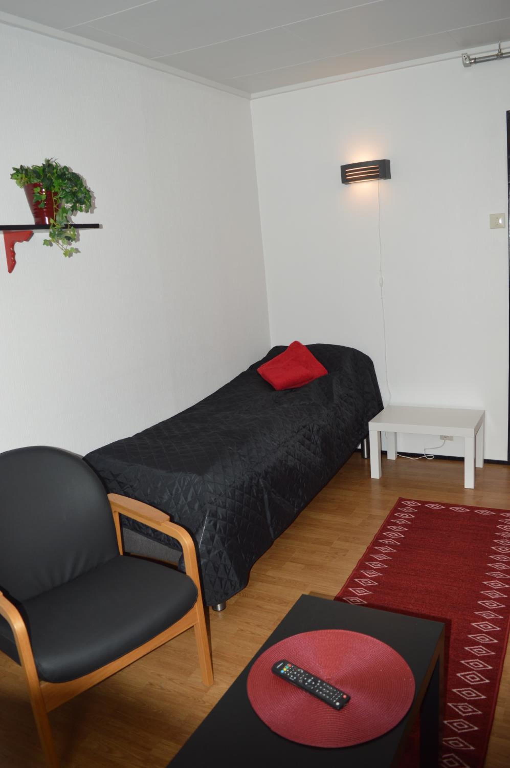 Twin Room with Private Bathroom - Photo 6