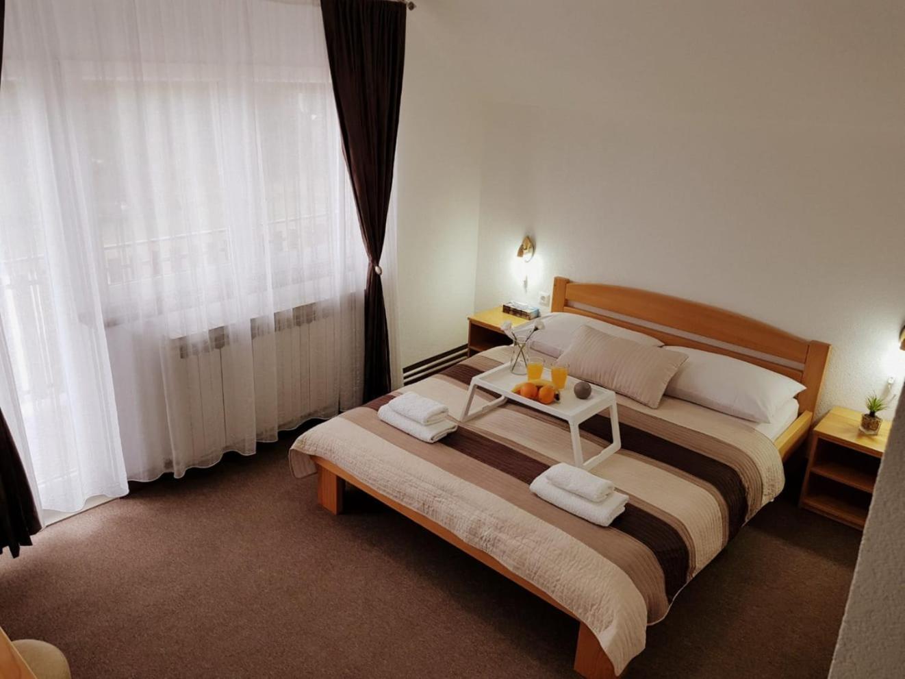 Double Room with Balcony - Photo 1