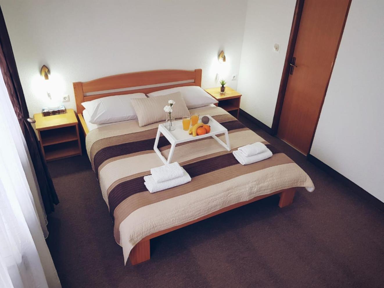 Double Room with Balcony - Photo 15