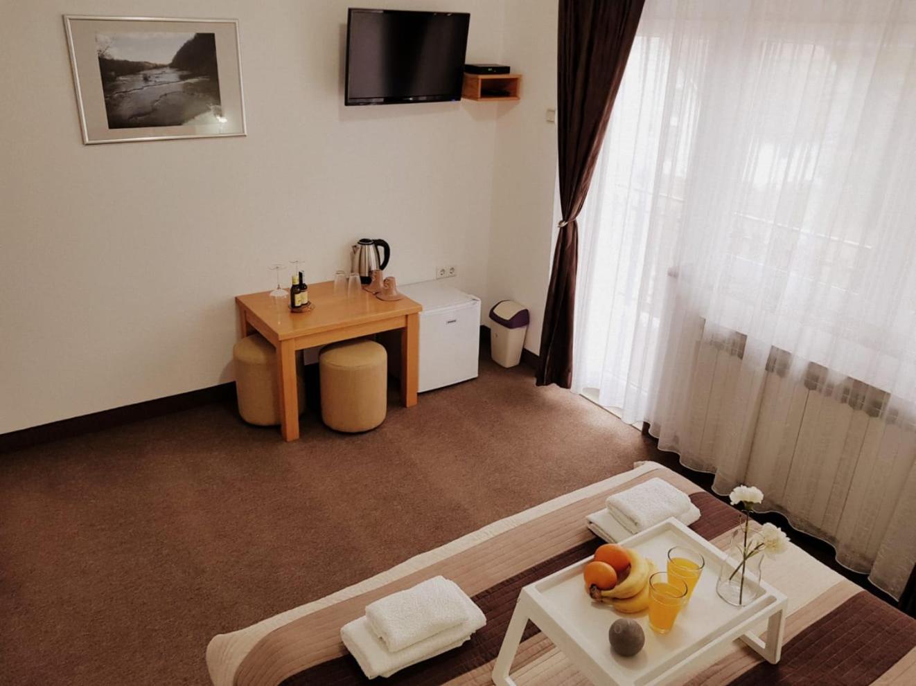 Double Room with Balcony - Photo 17