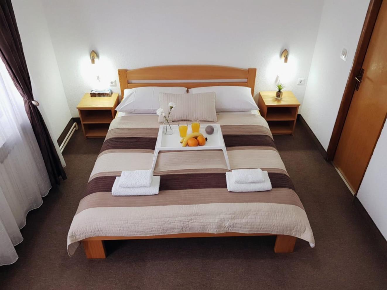 Double Room with Balcony - Photo 13