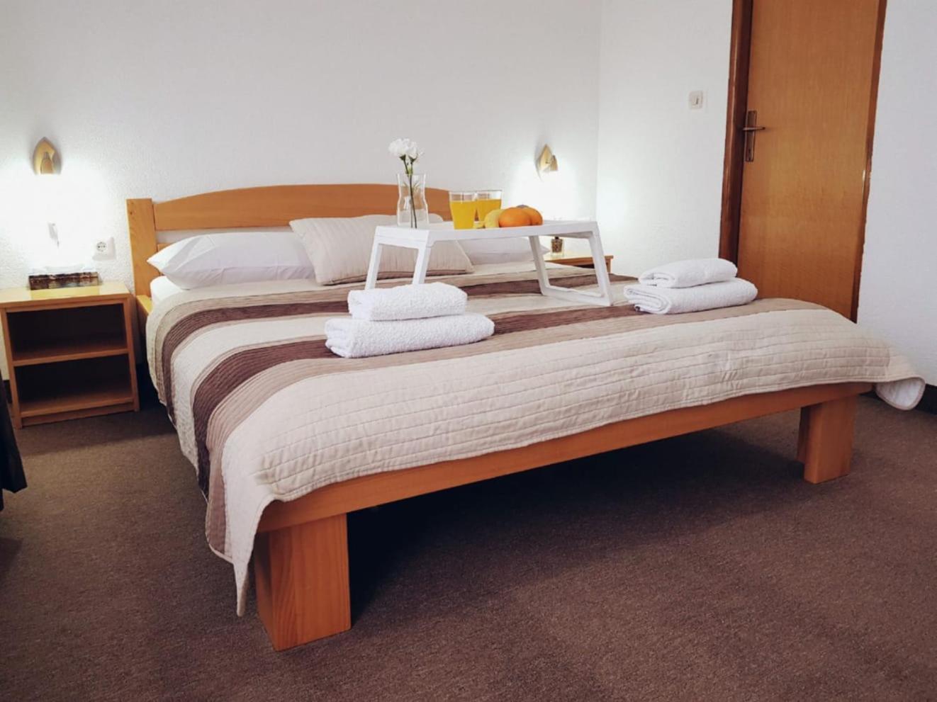 Double Room with Balcony - Photo 14
