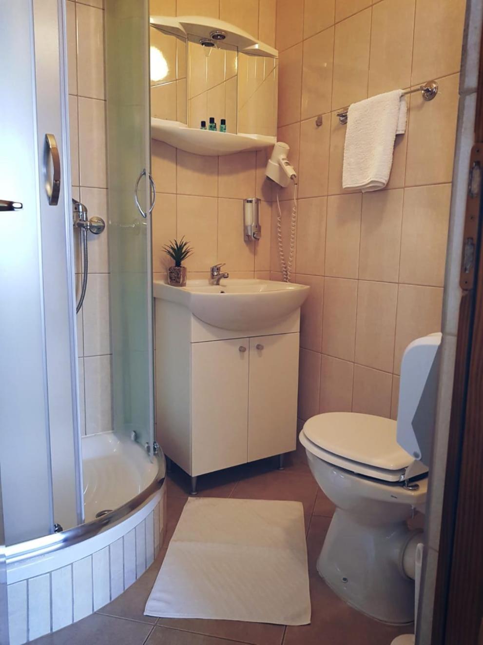 Double Room - Photo 14