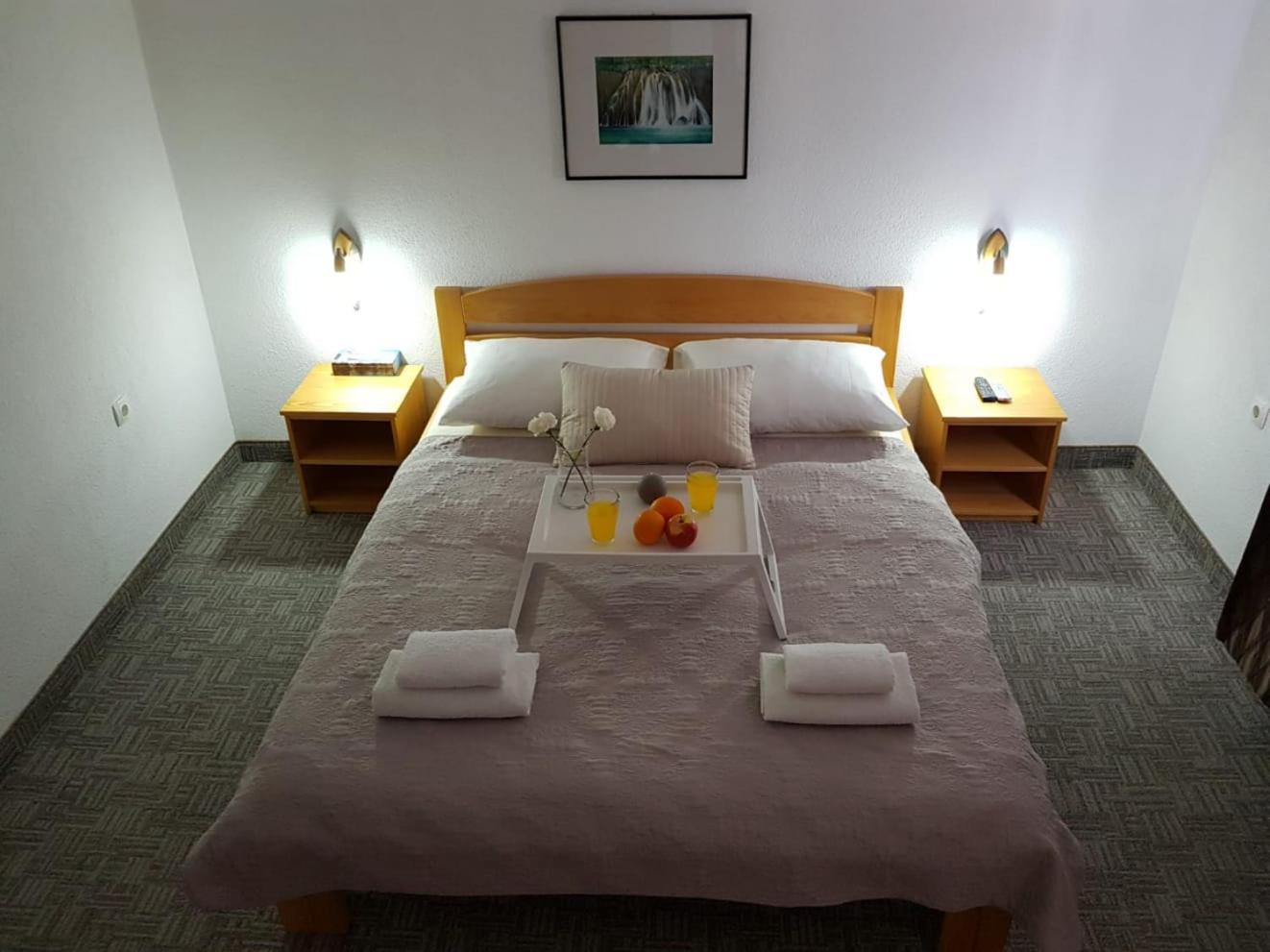 Double Room - Photo 11