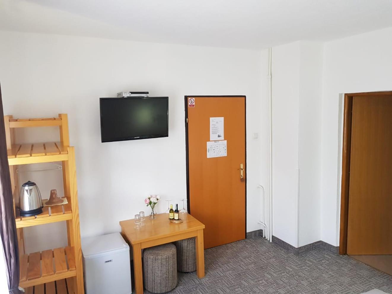 Double Room - Photo 13