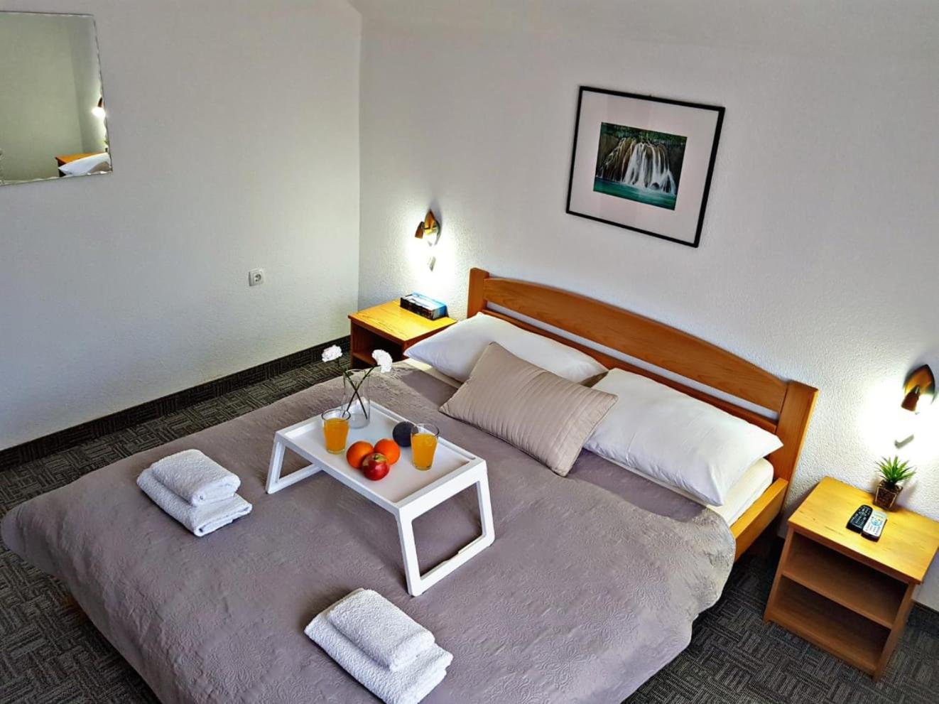 Double Room - Photo 10