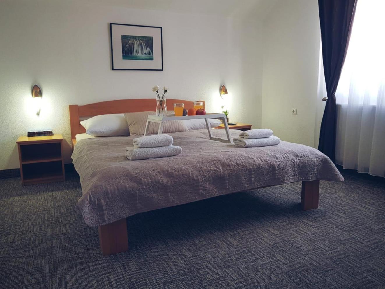 Double Room - Photo 12