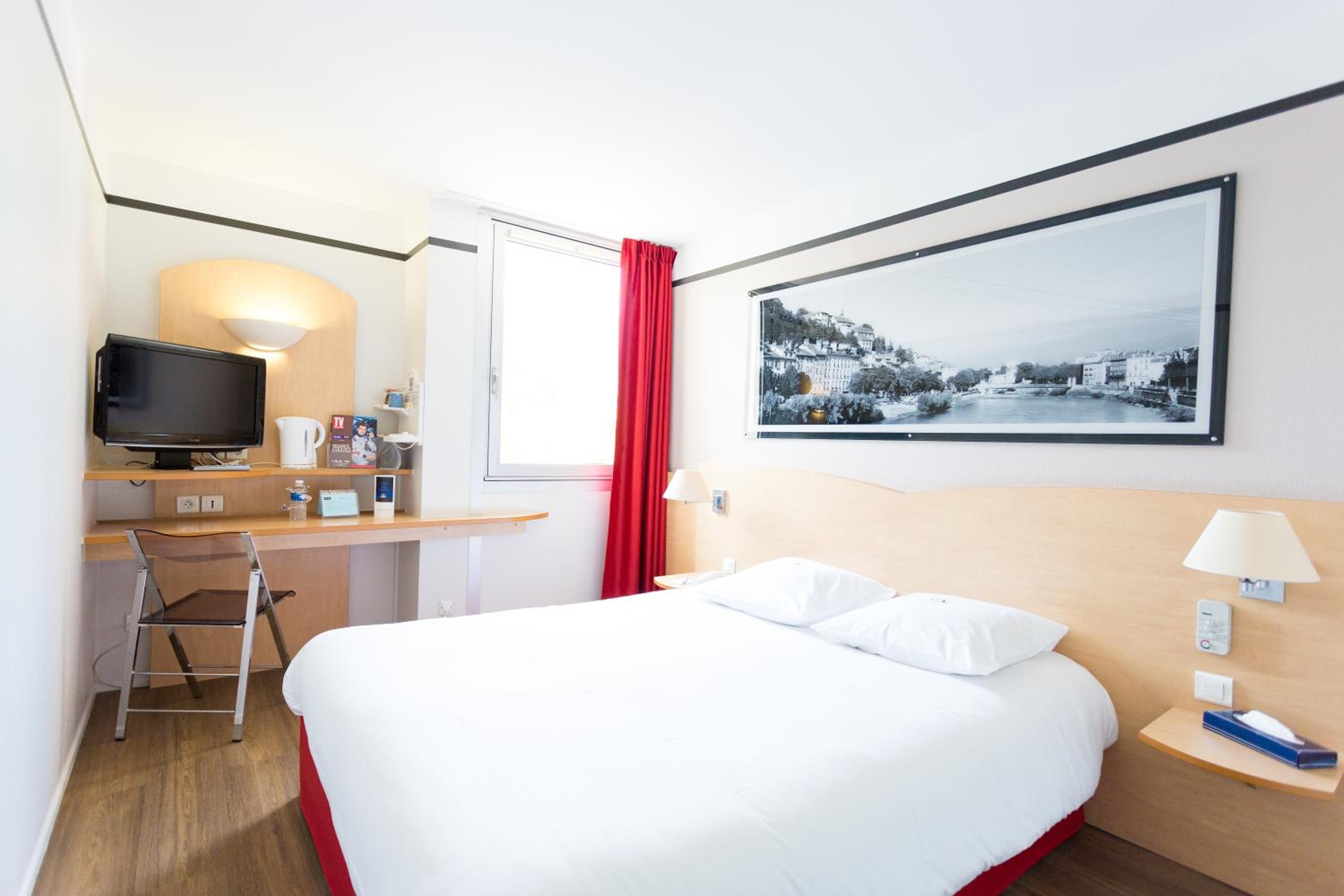 Double Room with One Double Bed - Photo 9