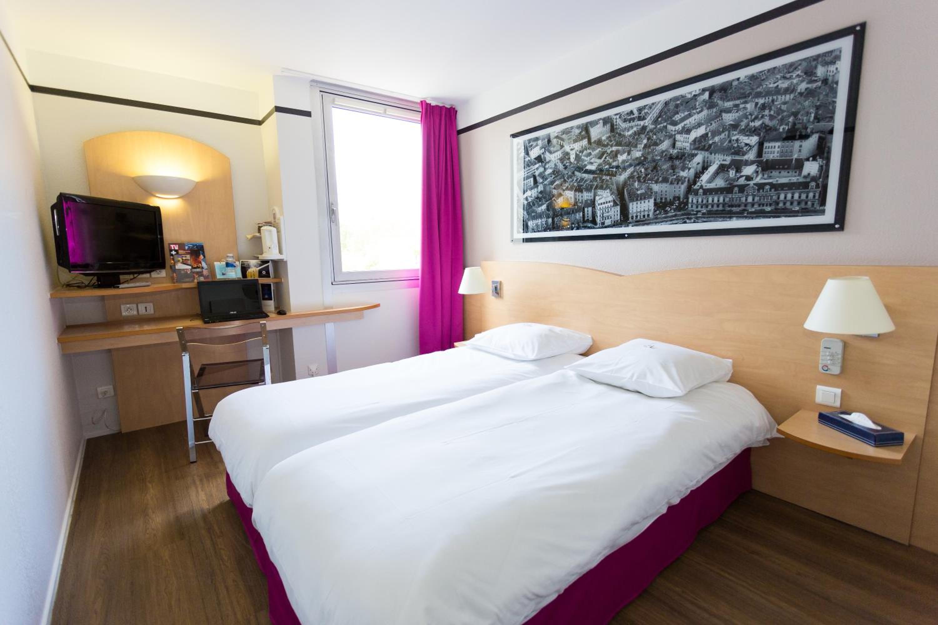 Twin Room - Photo 1