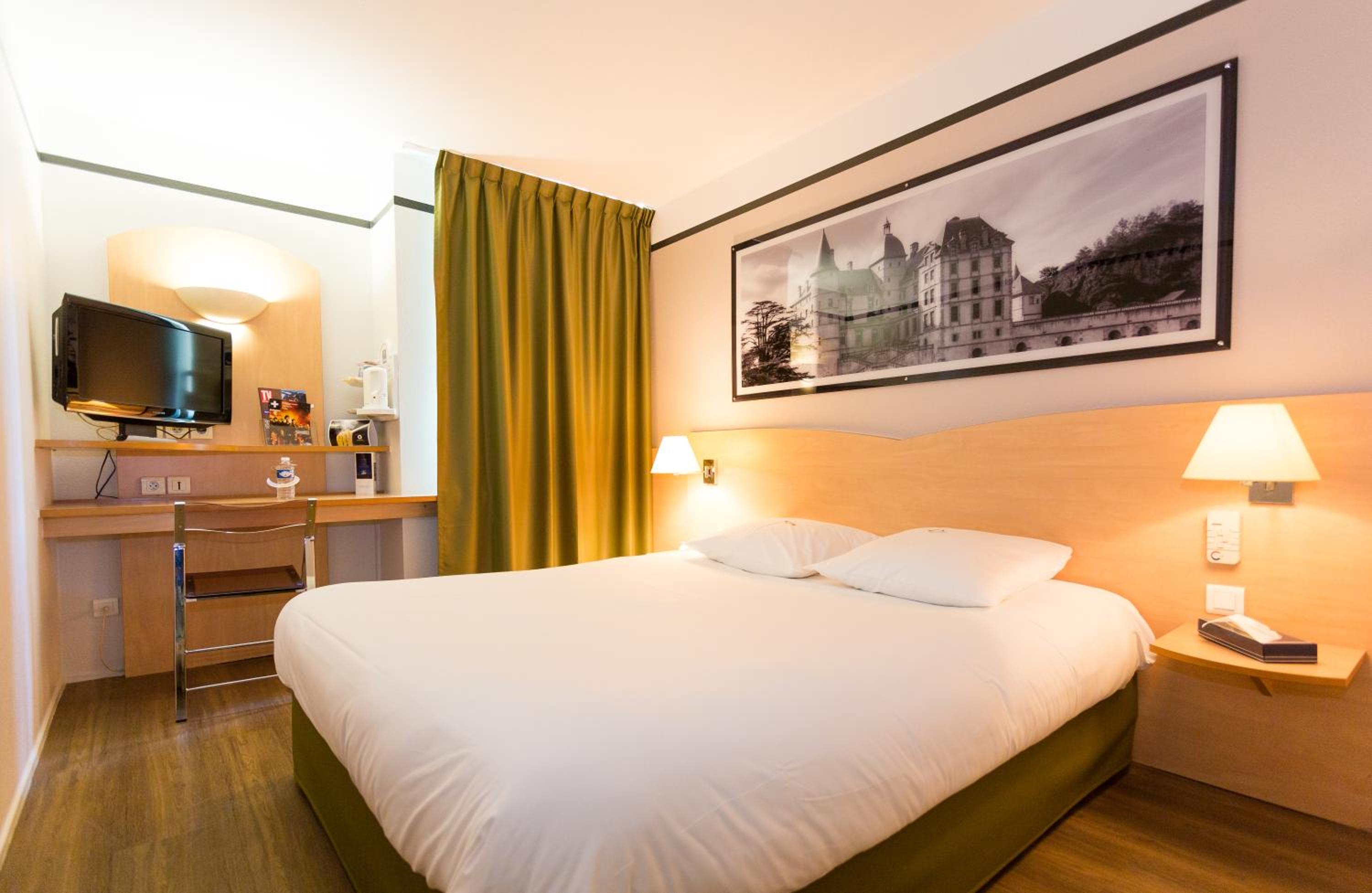 Double Room with One Double Bed - Photo 1