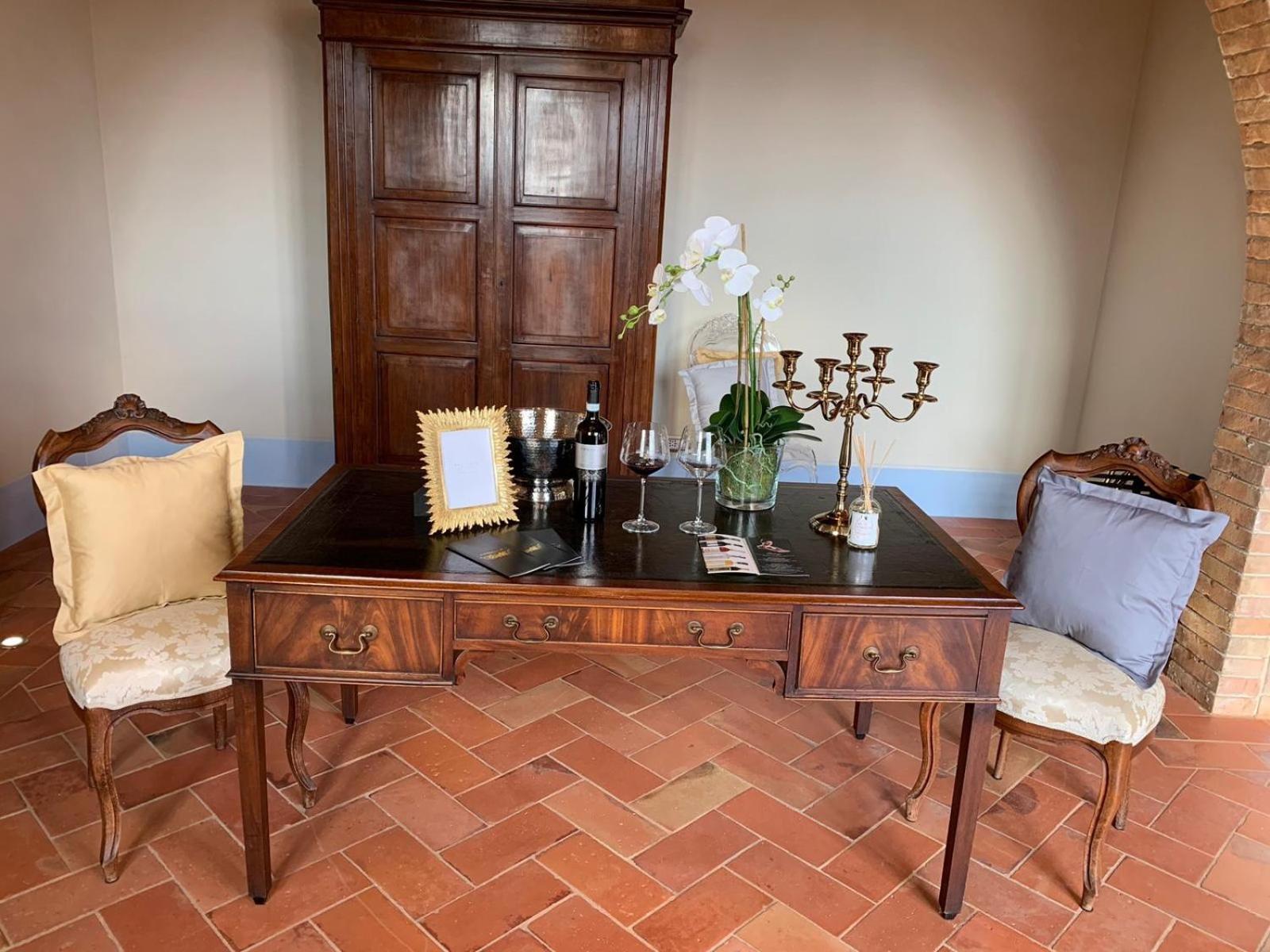 Suite with Garden View - Photo 18