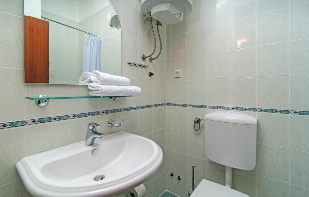 One-Bedroom Apartment with Balcony - Photo 16
