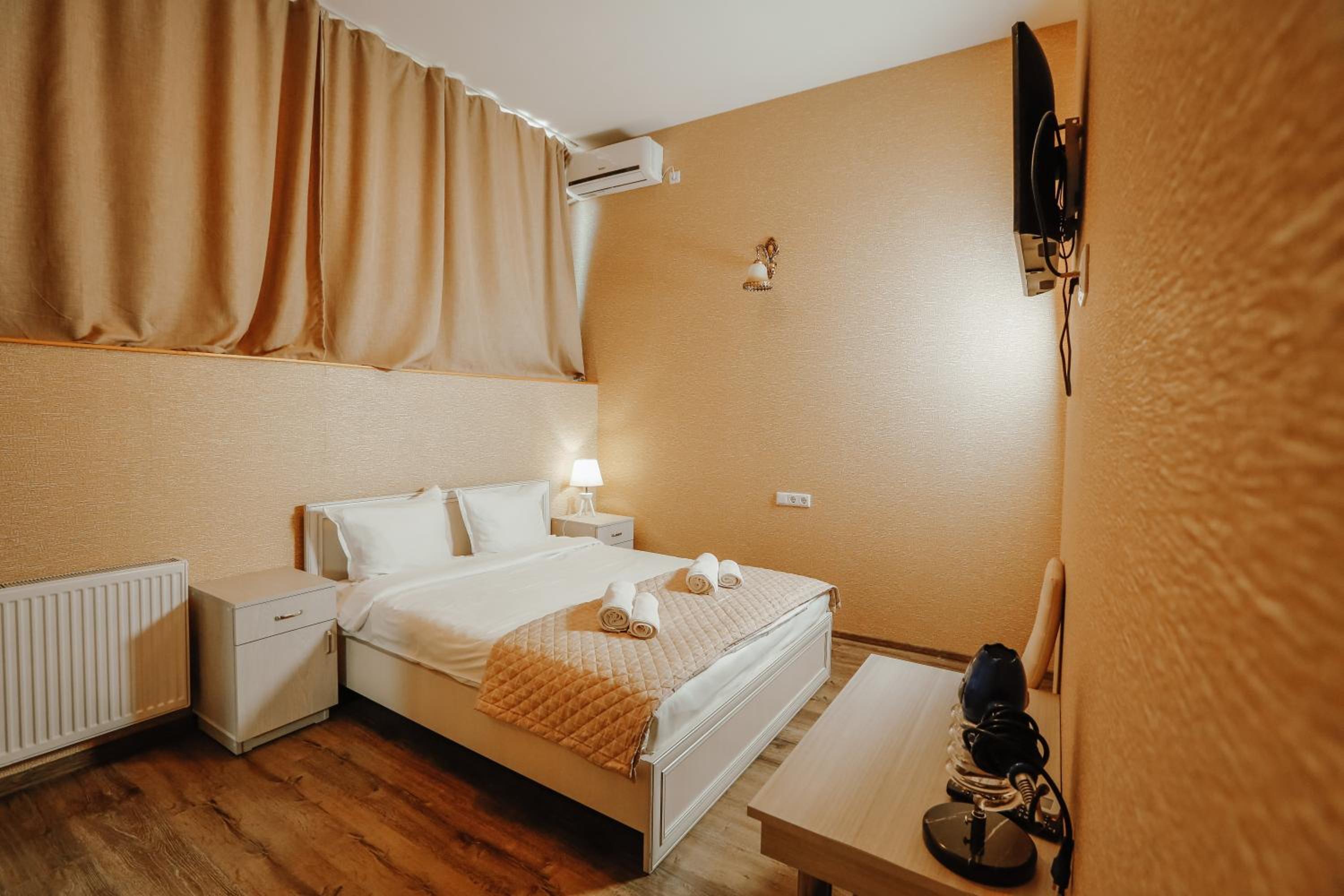 Standard King Room - Photo 1