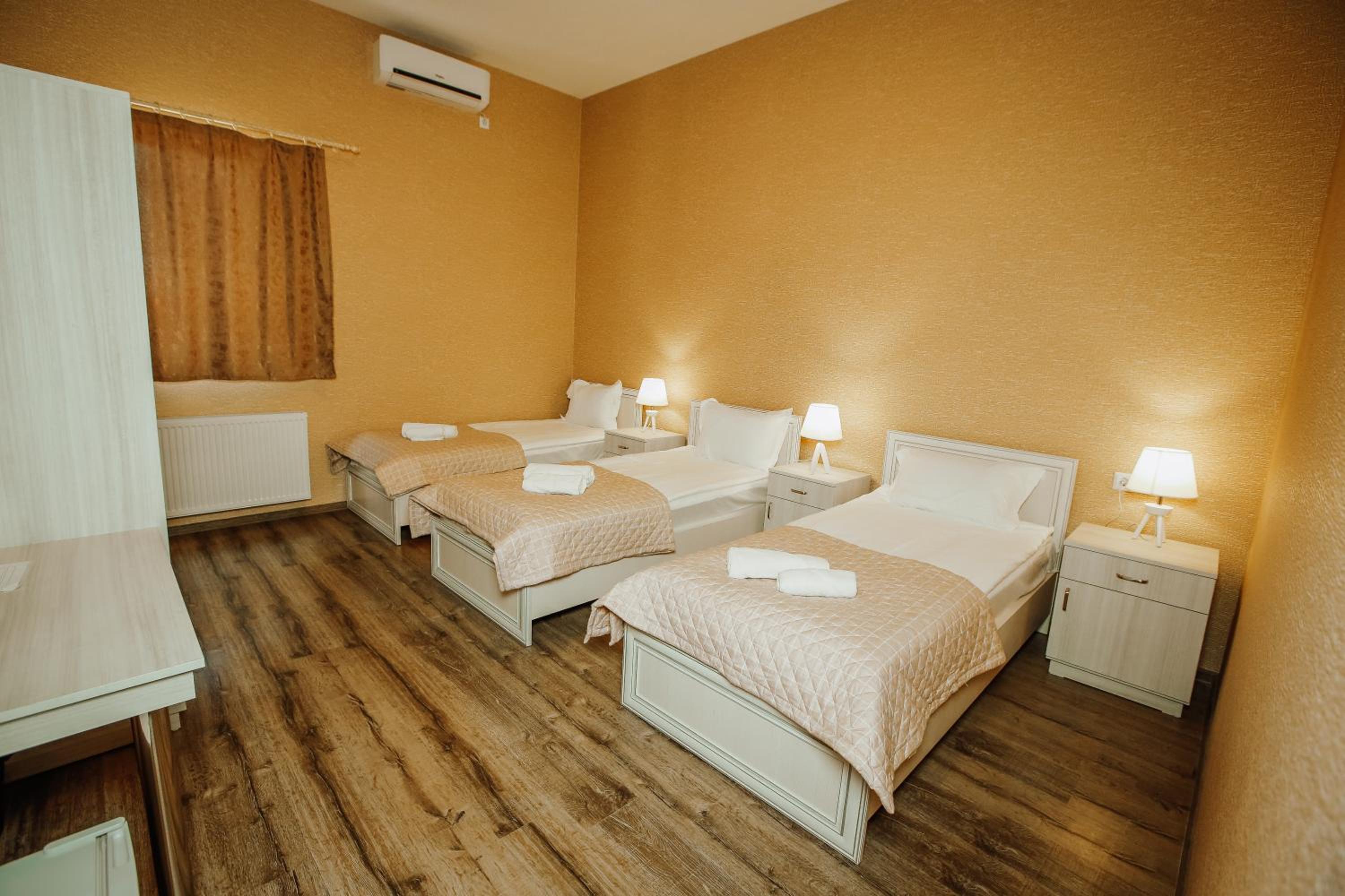 Comfort Triple Room with Shower - Photo 1