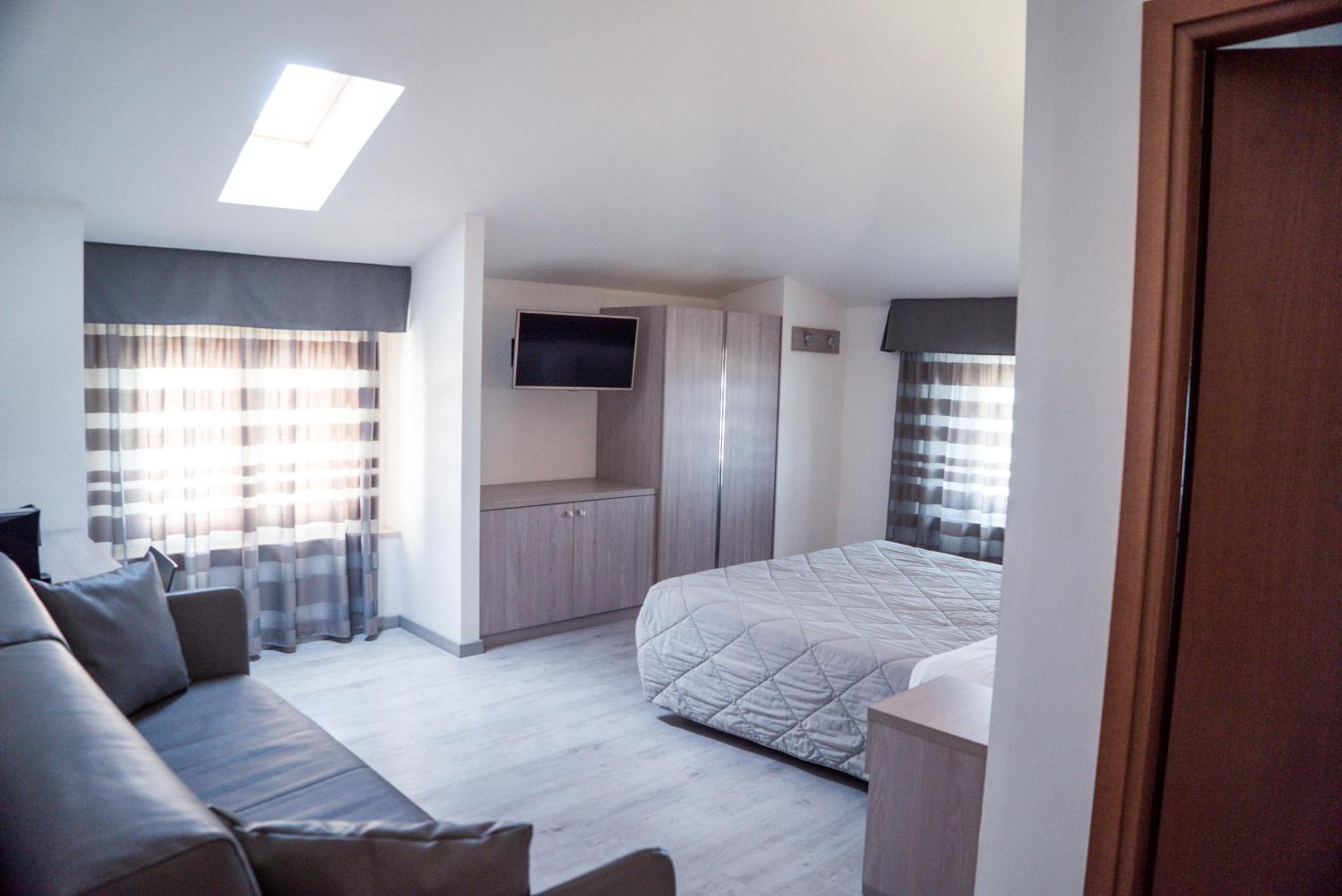Panoramic Quadruple Room - Photo 5