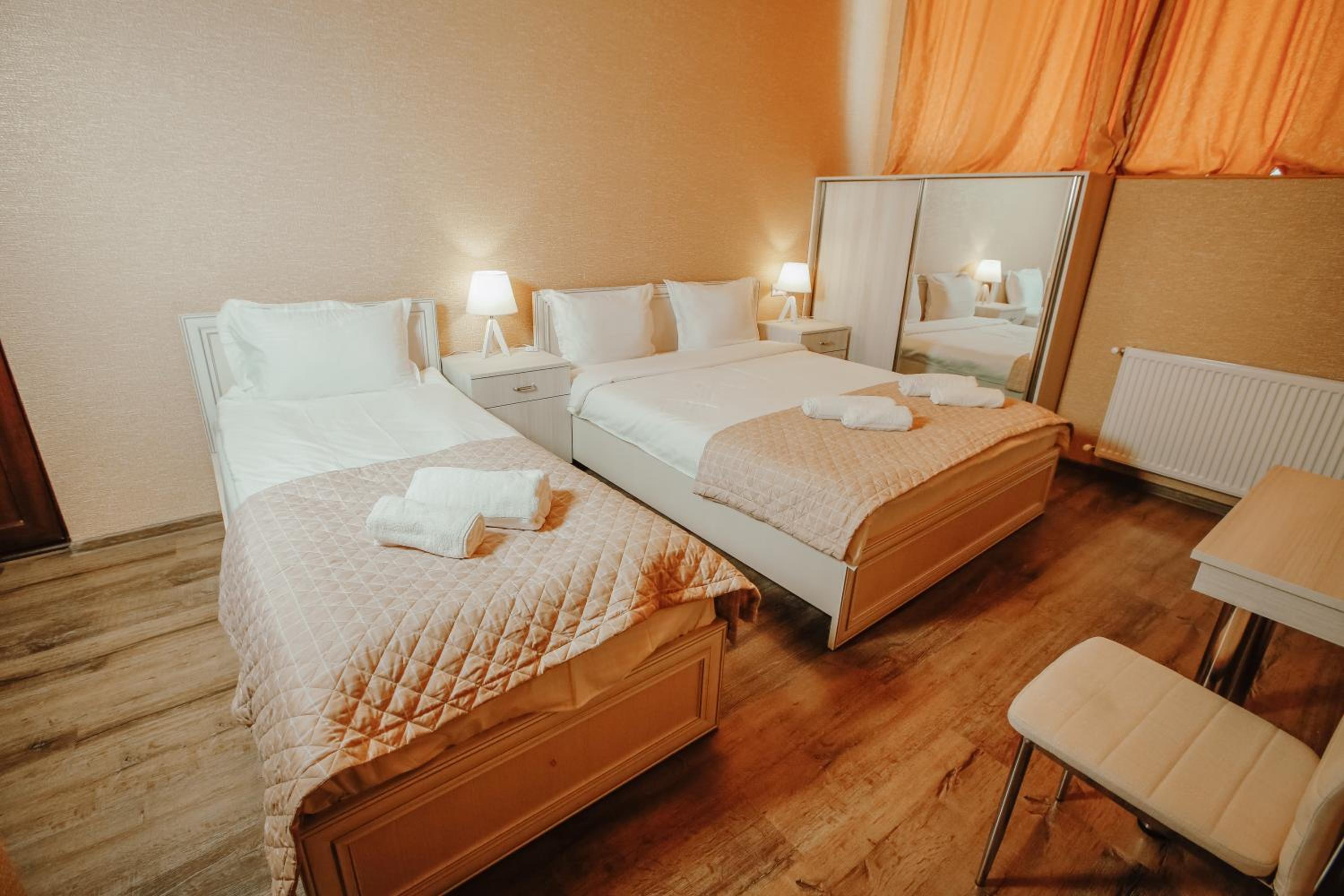 Double Room with Extra Bed - Photo 1