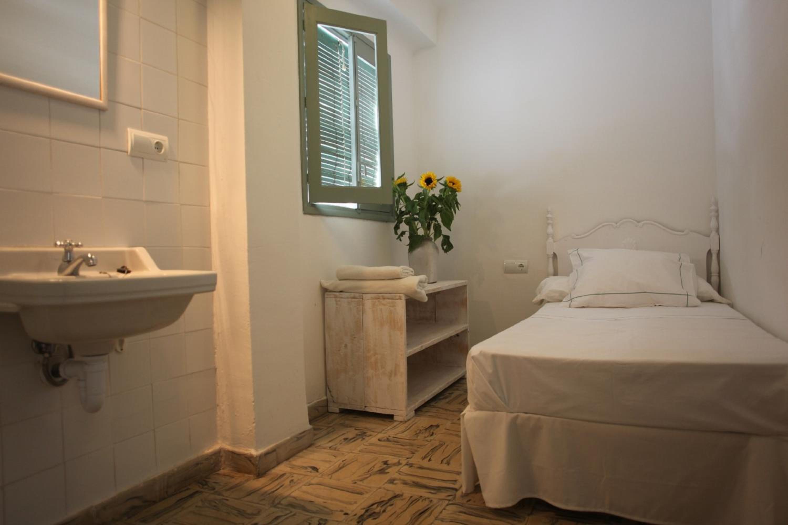 Habitación individual con baño compartido