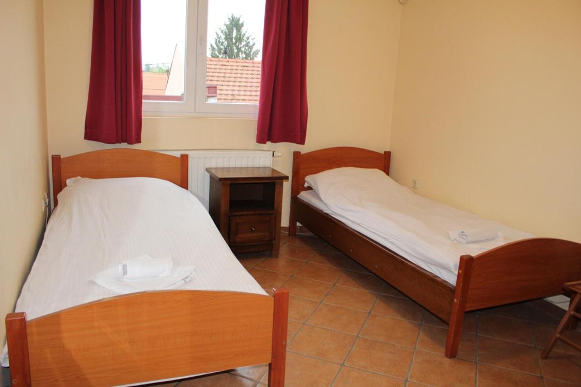 Budget Triple Room - Photo 7