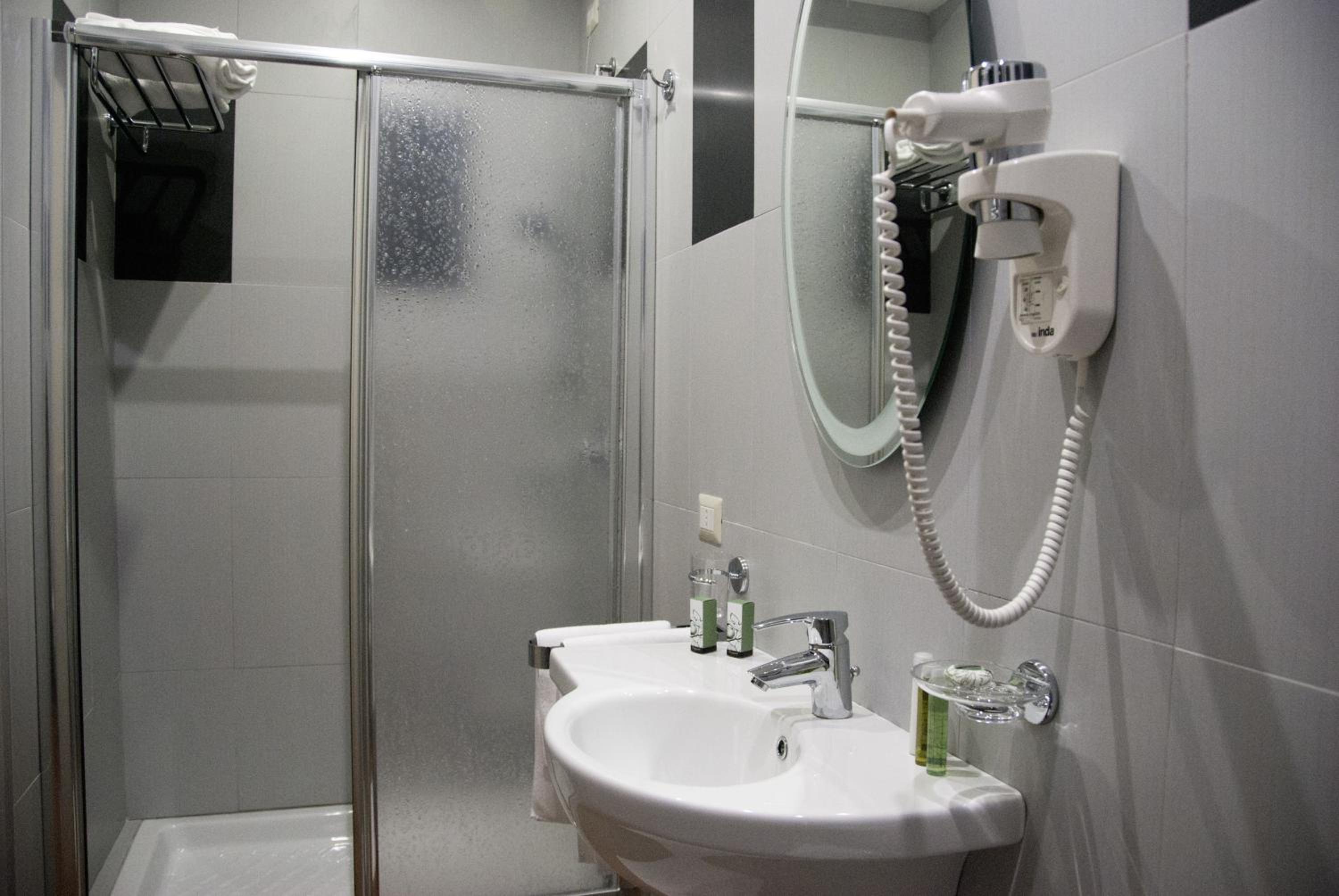 Double Room - Photo 4