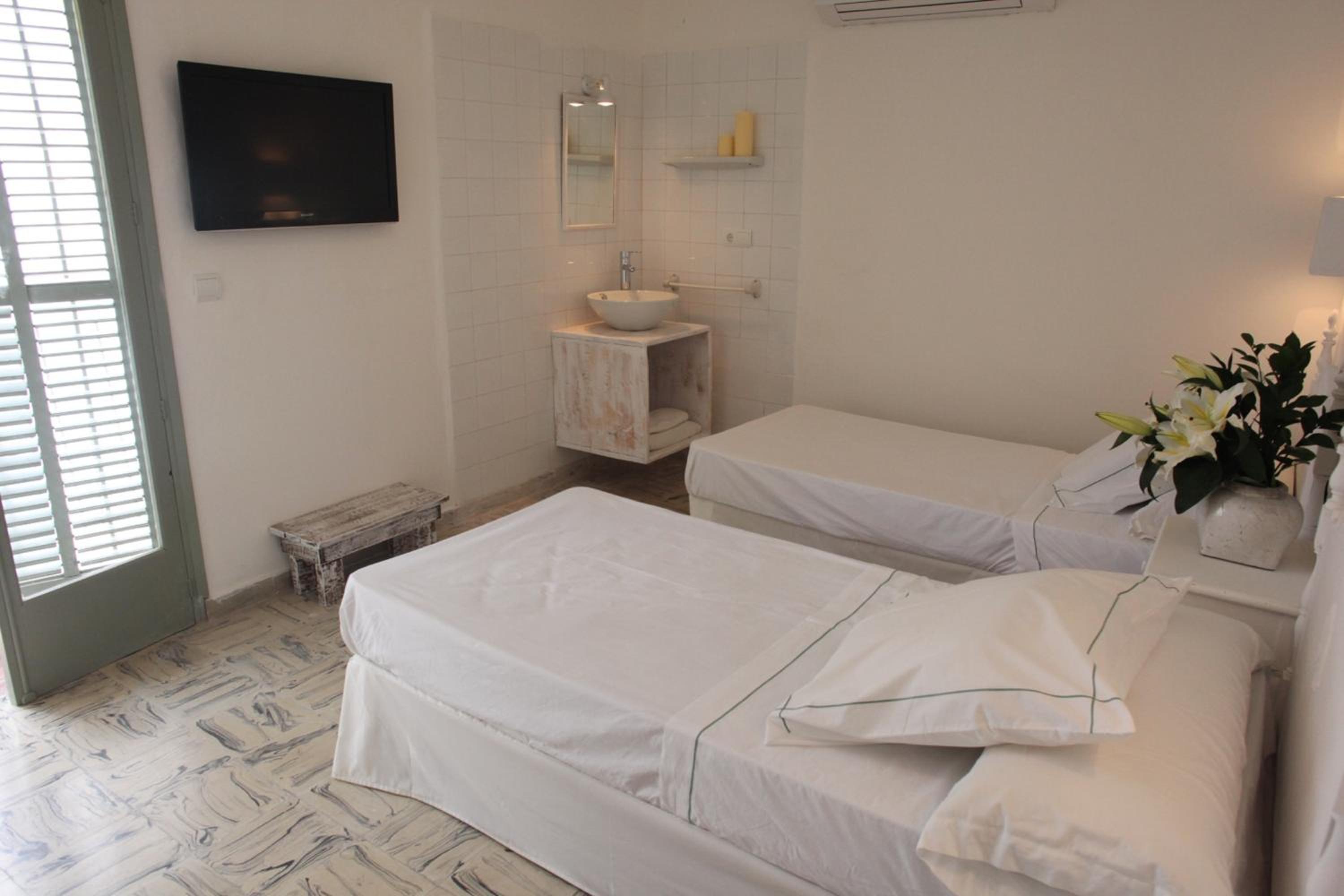Habitación Doble Superior con Baño Compartido