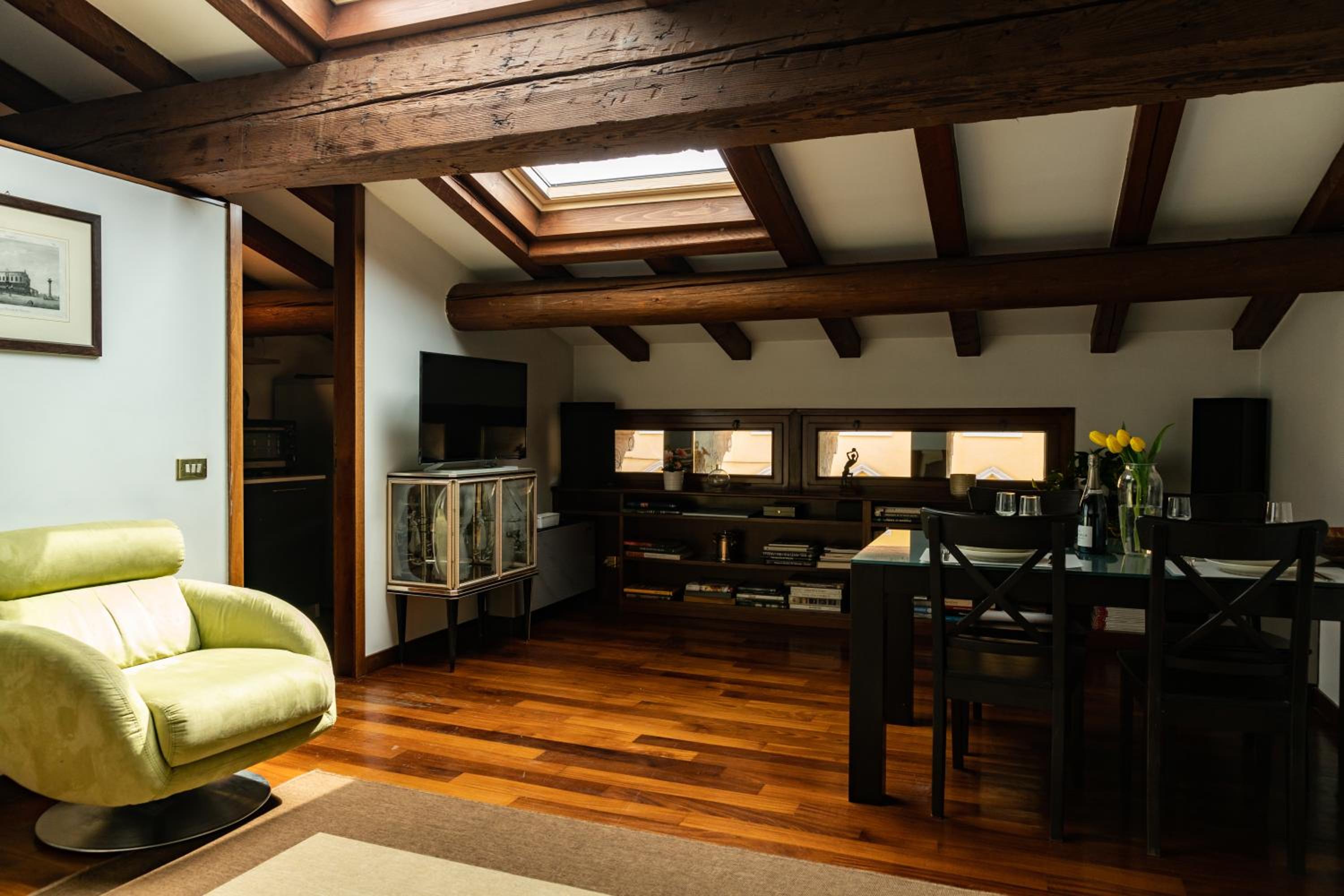 Deluxe Apartment