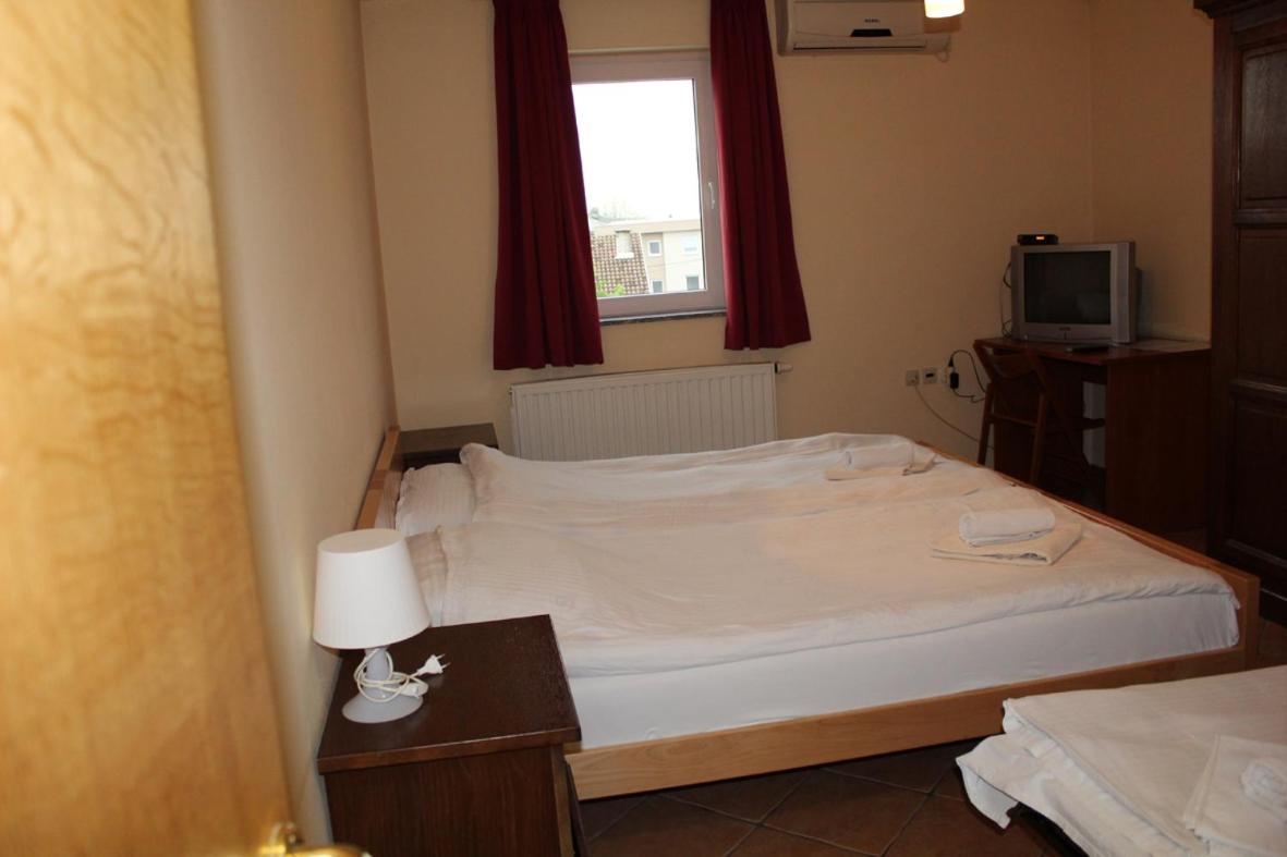 Basic Triple Room - Photo 1
