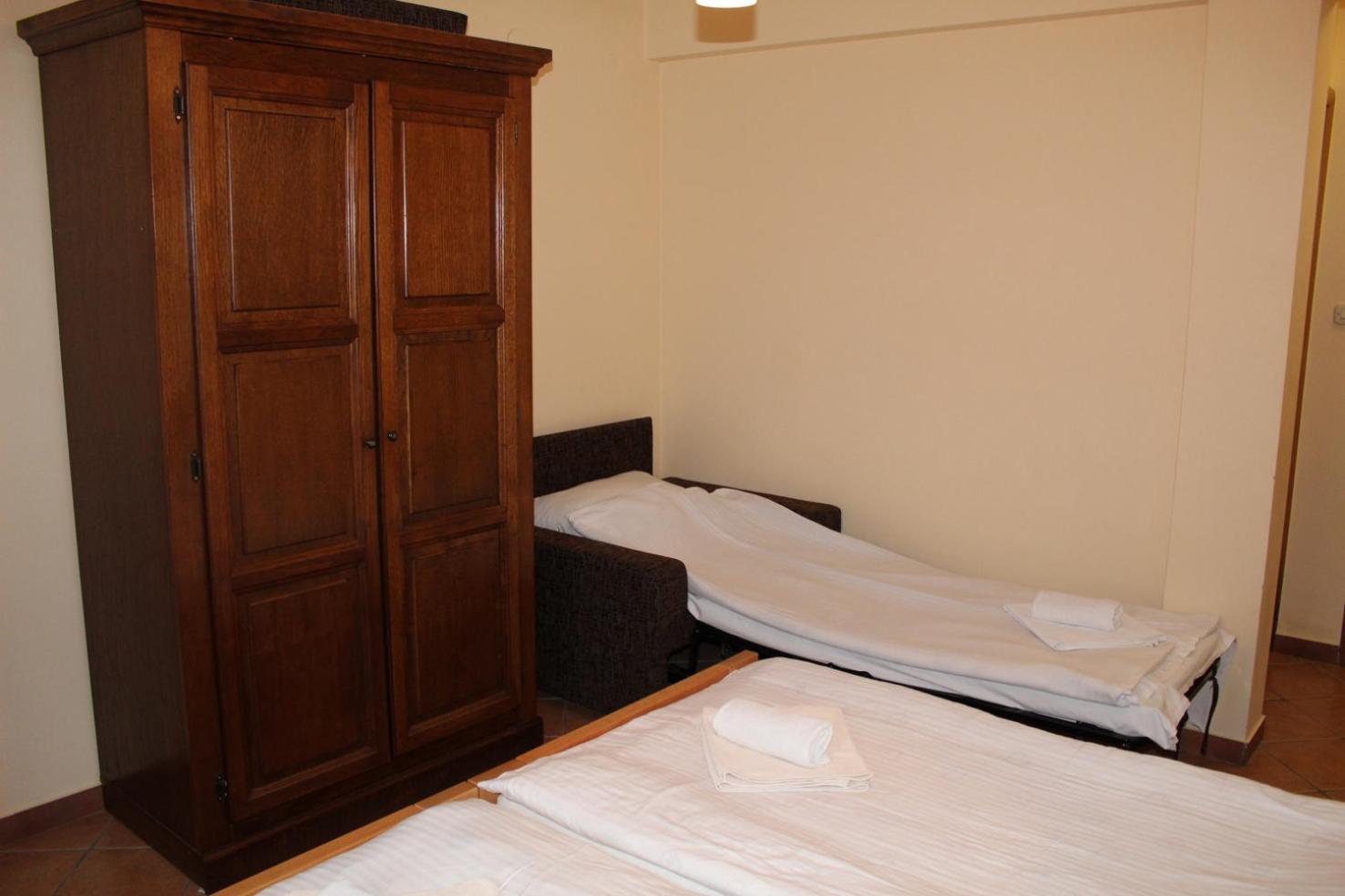 Basic Triple Room - Photo 9