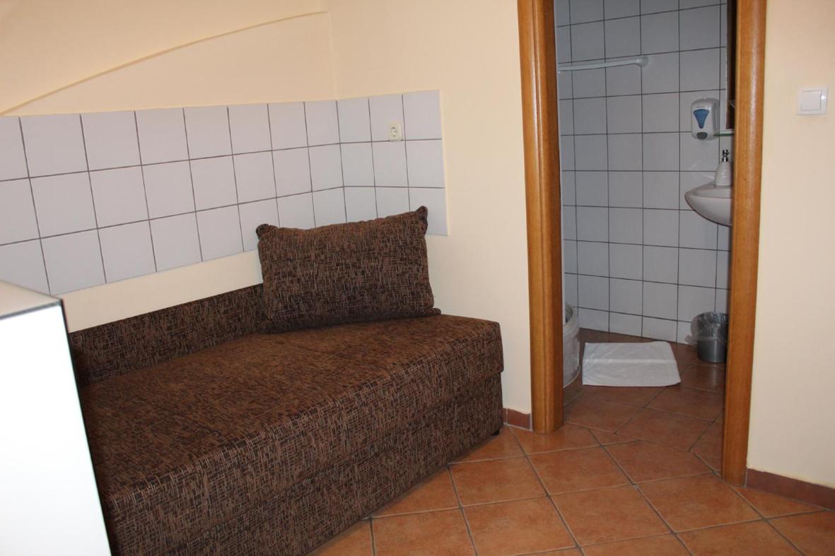 Budget Triple Room - Photo 6