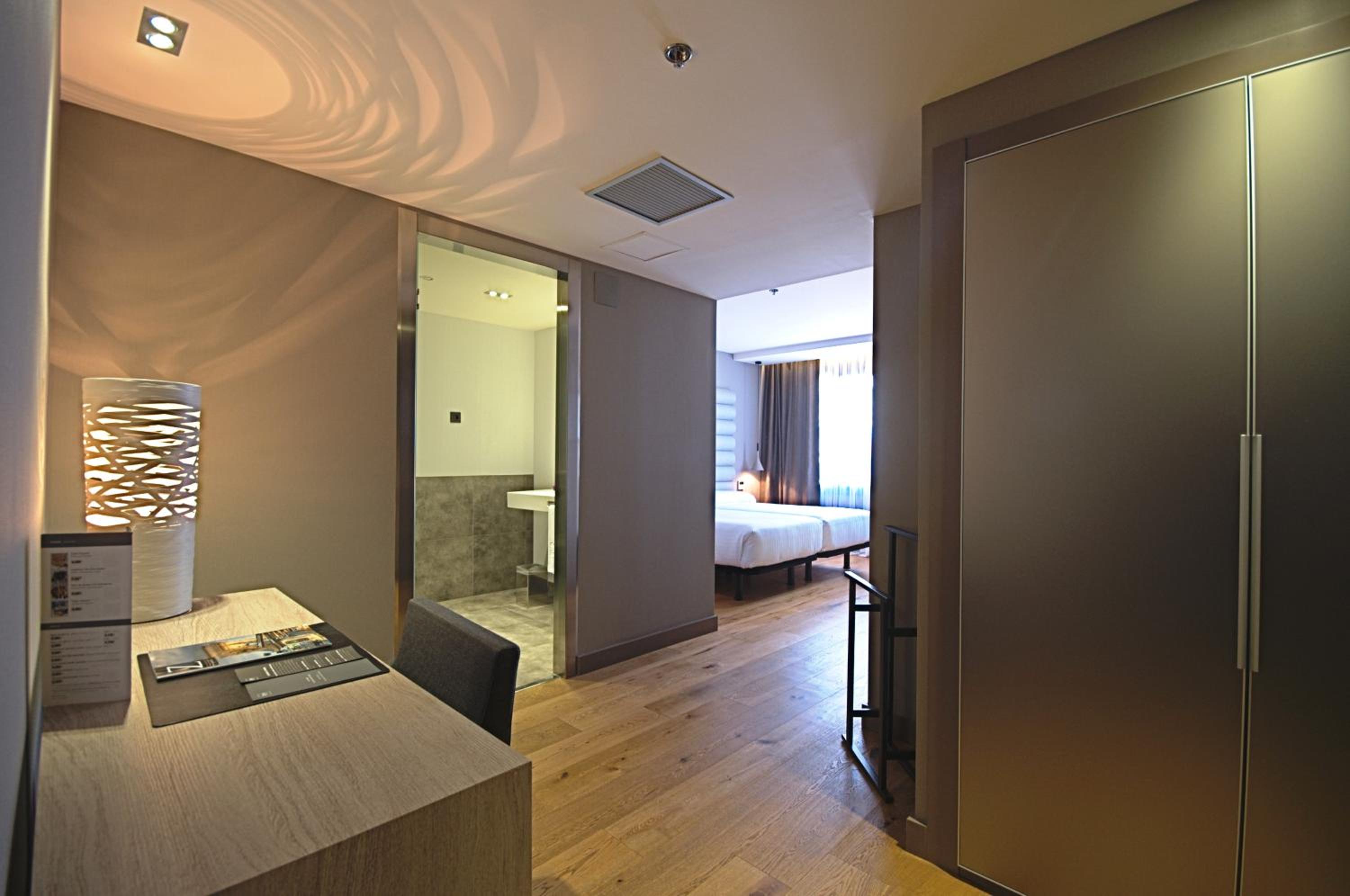 Double Room with Extra Bed - Photo 2