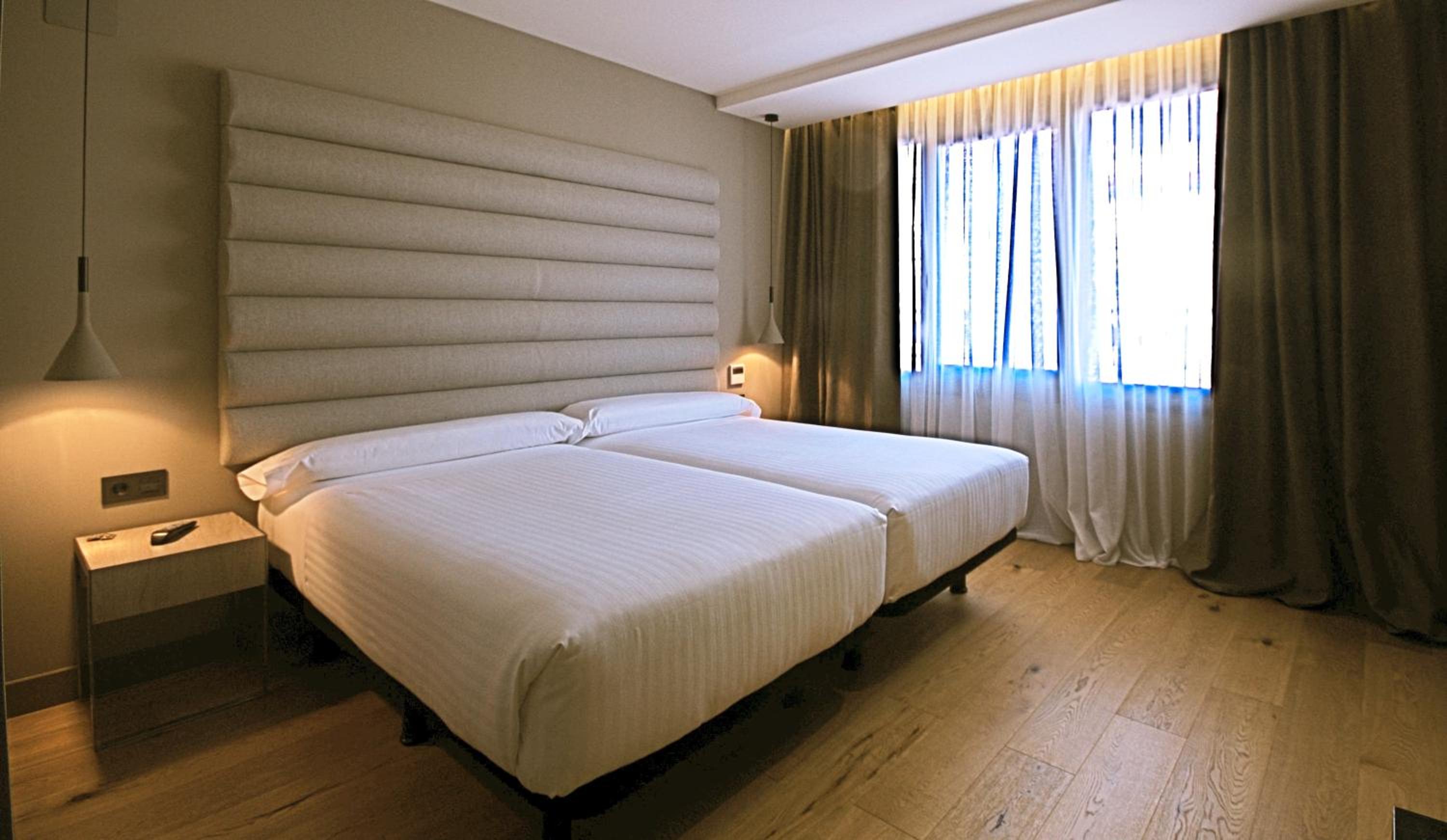 Double or Twin Room - Photo 4