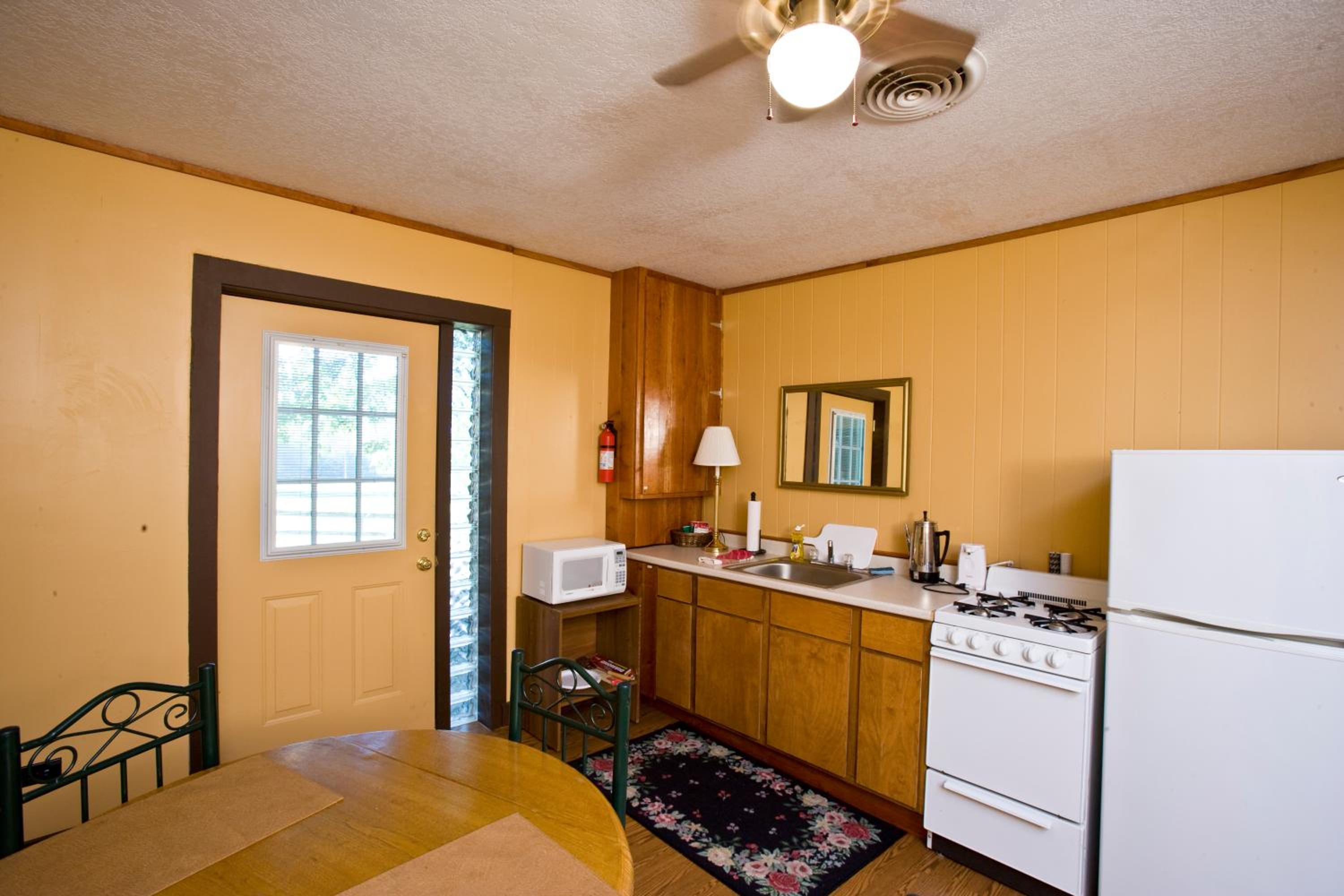 Deluxe Suite with Spa Bath photo 3