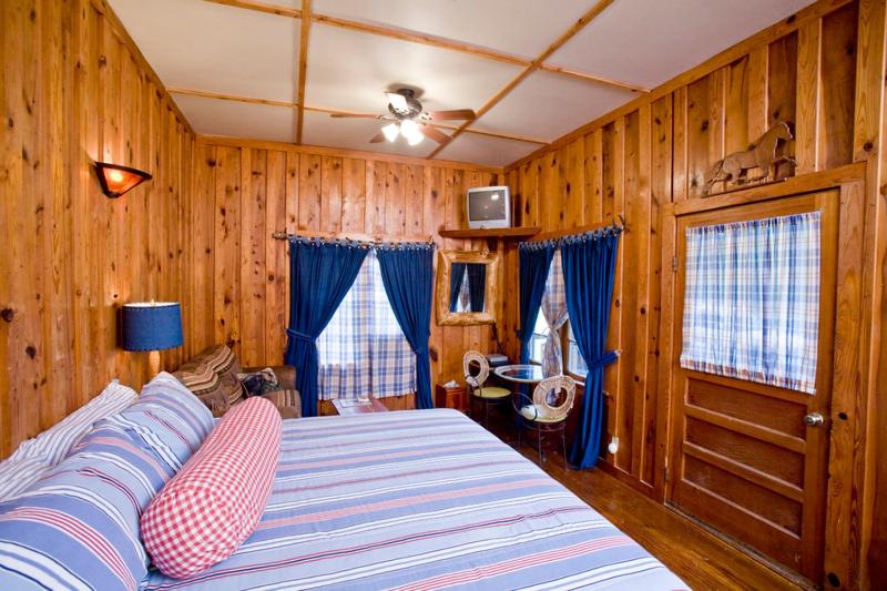 Suite with Hot Tub photo 1