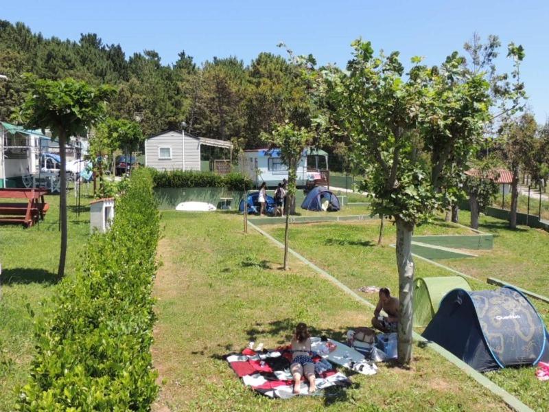 Terreno vacío (Trae tu propia caravana + coche)