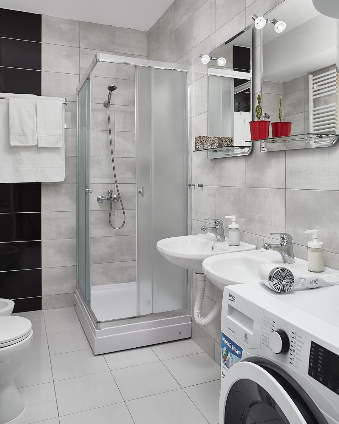 Three-Bedroom Apartment with Balcony (5 Adults + 2 Children) photo 3