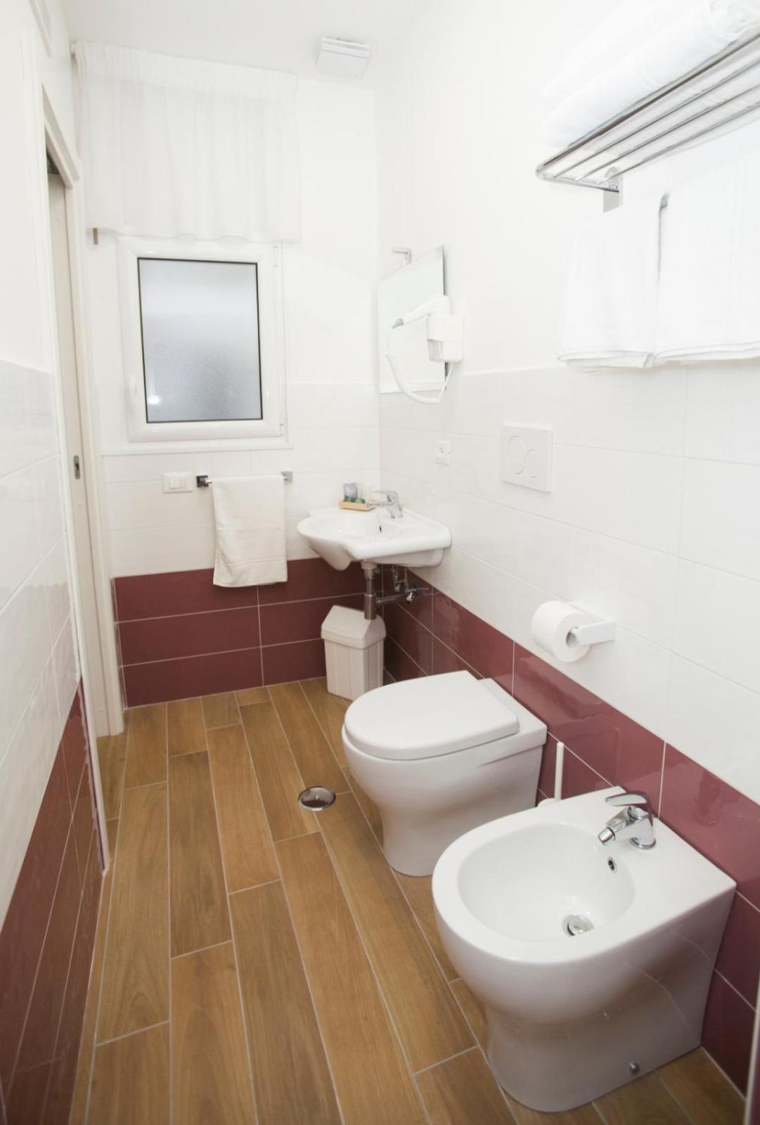 Superior Double or Twin Room - Photo 10