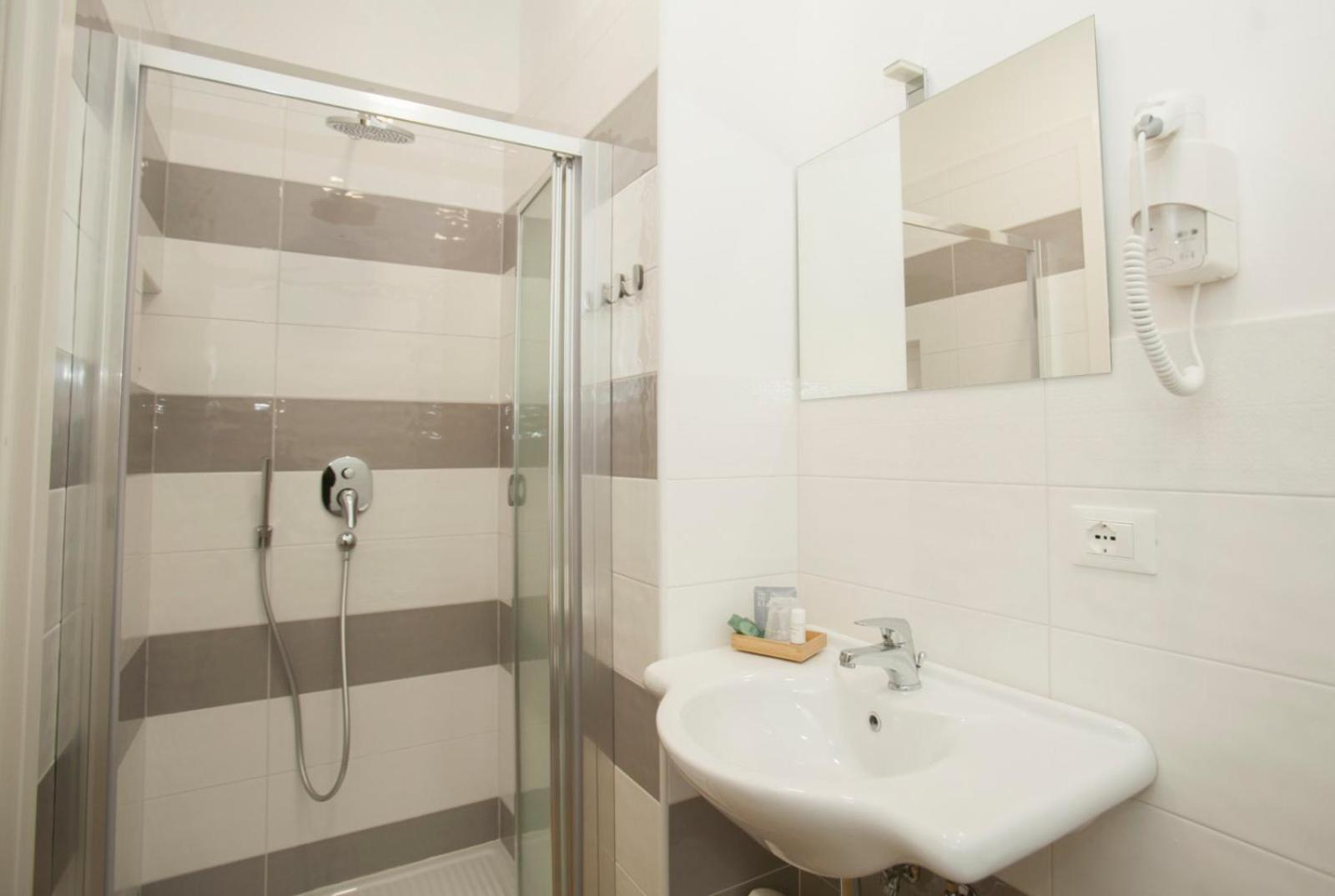 Superior Double or Twin Room - Photo 5