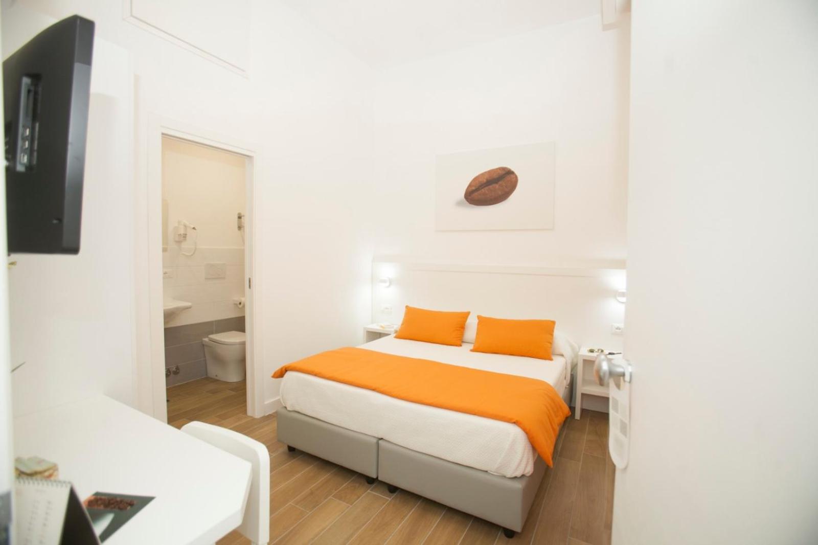 Standard Double or Twin Room with Balcony - Photo 3