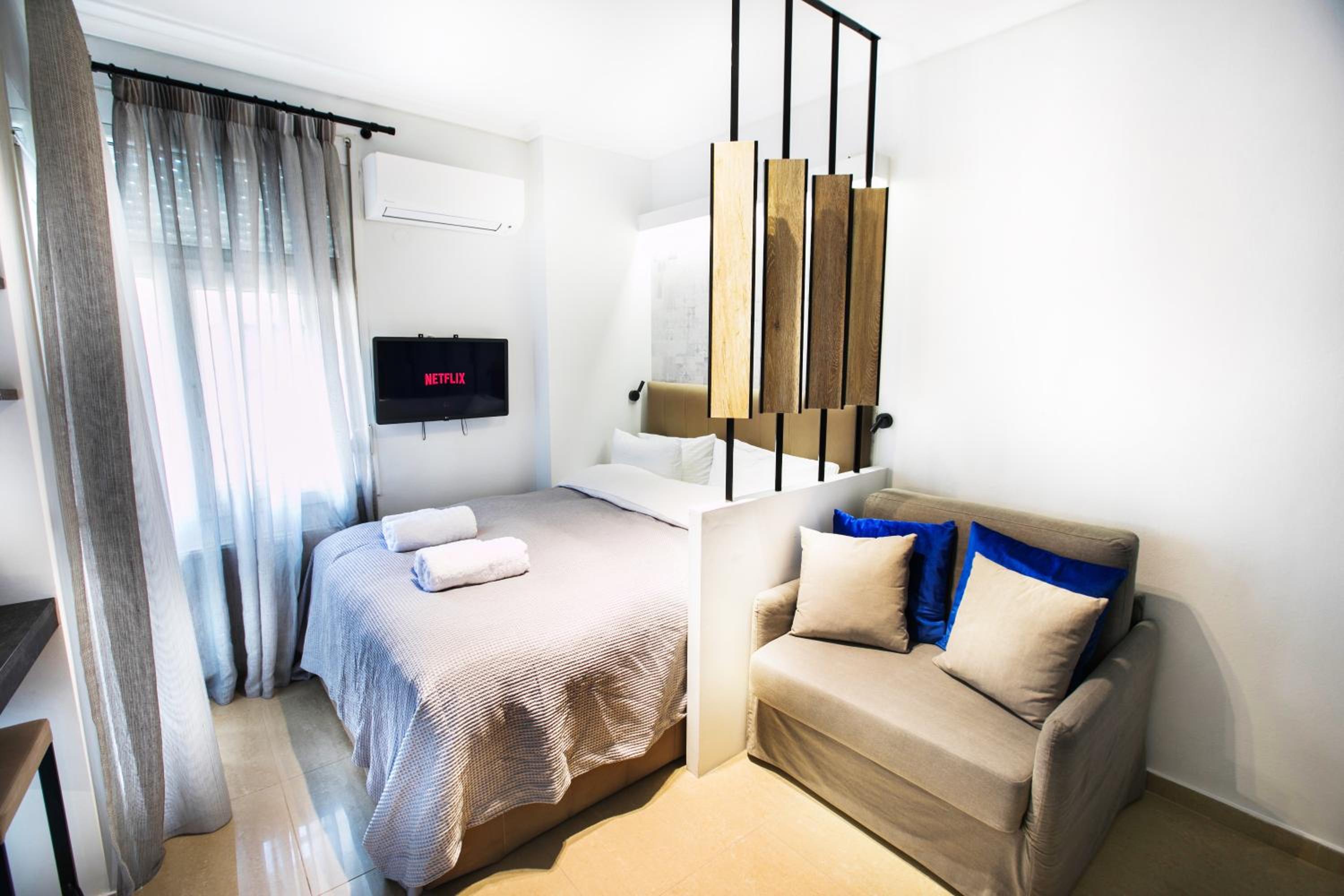 One-Bedroom Apartment - Photo 1