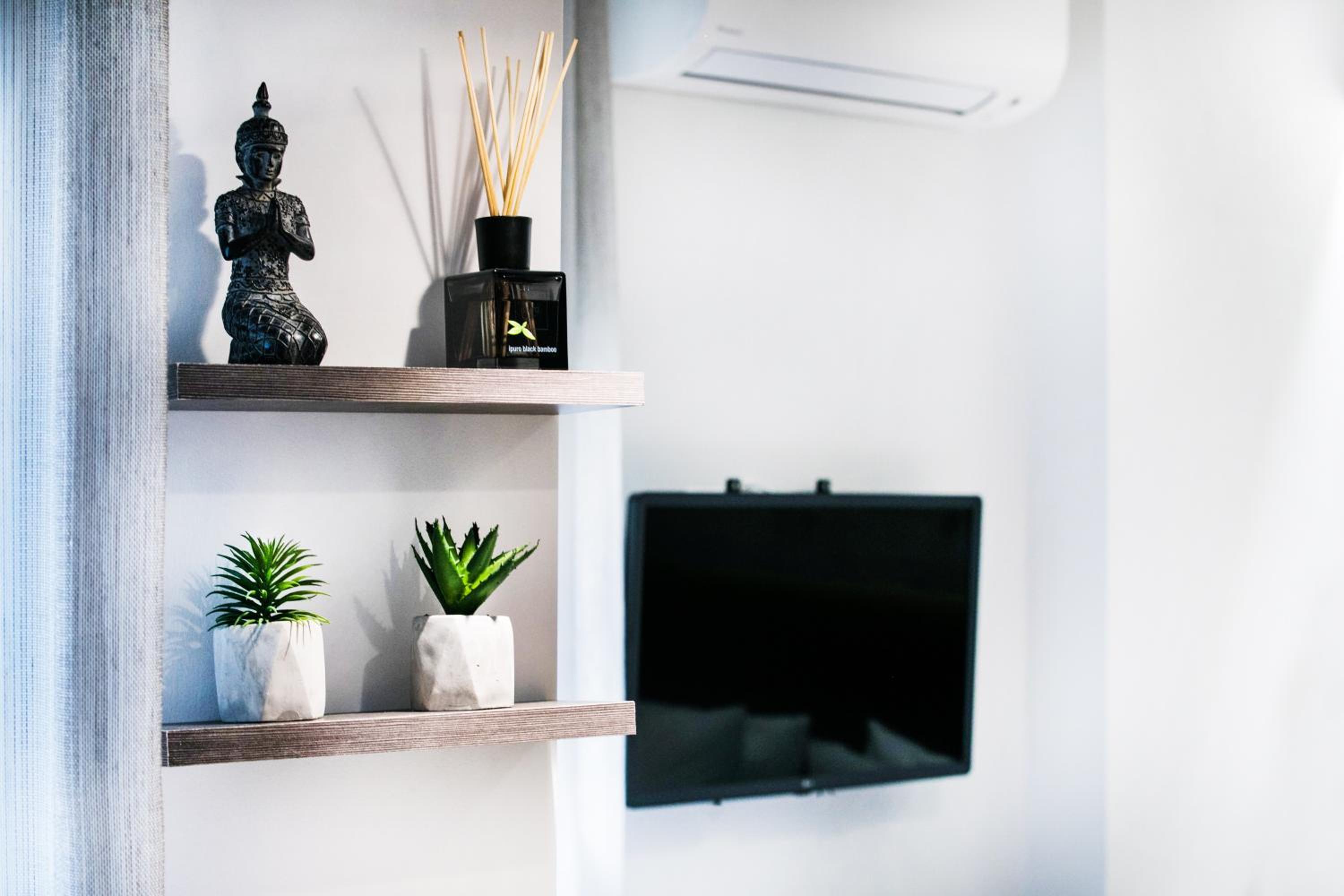 One-Bedroom Apartment - Photo 4