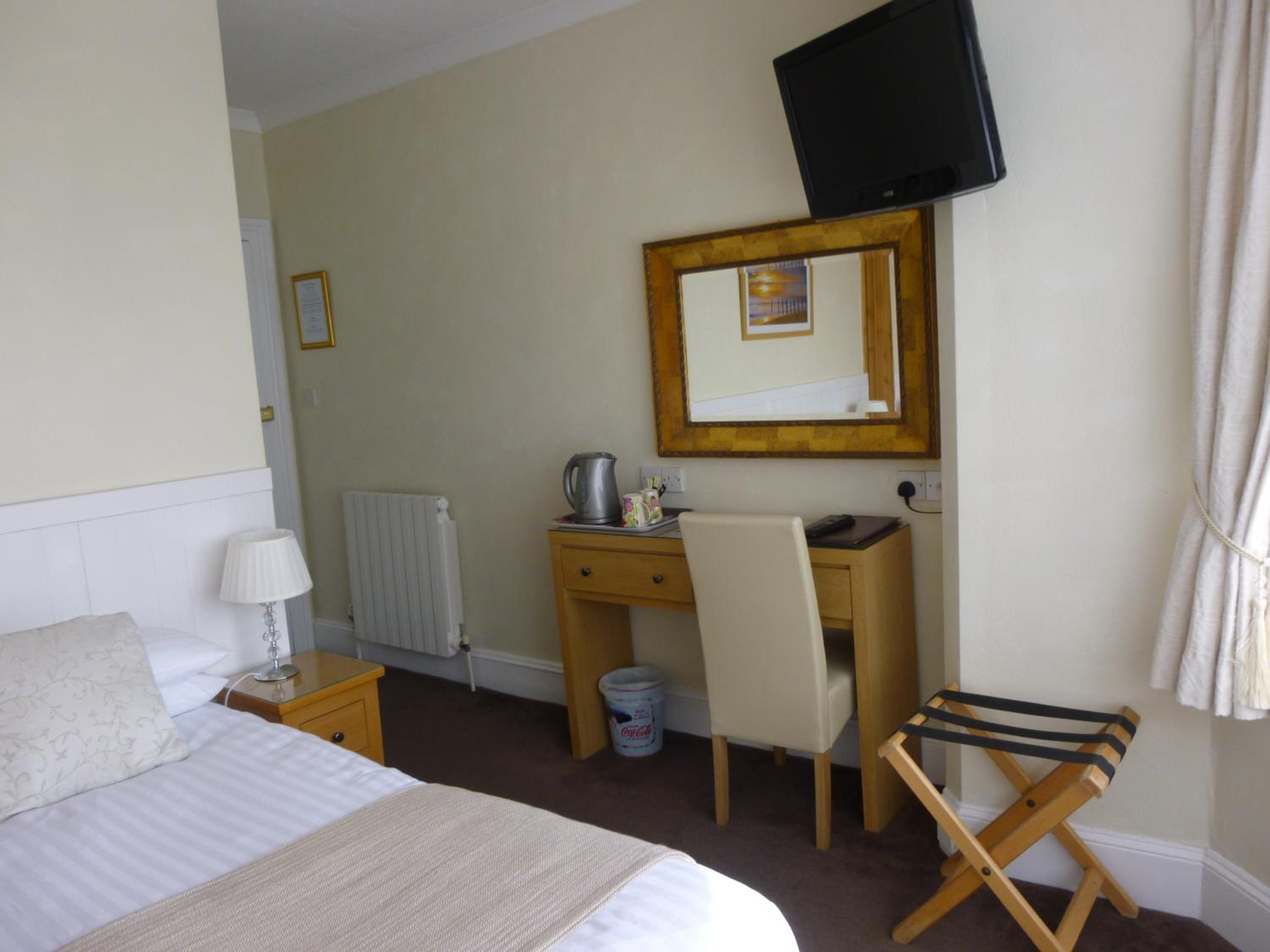Double Room with Shower - Photo 2