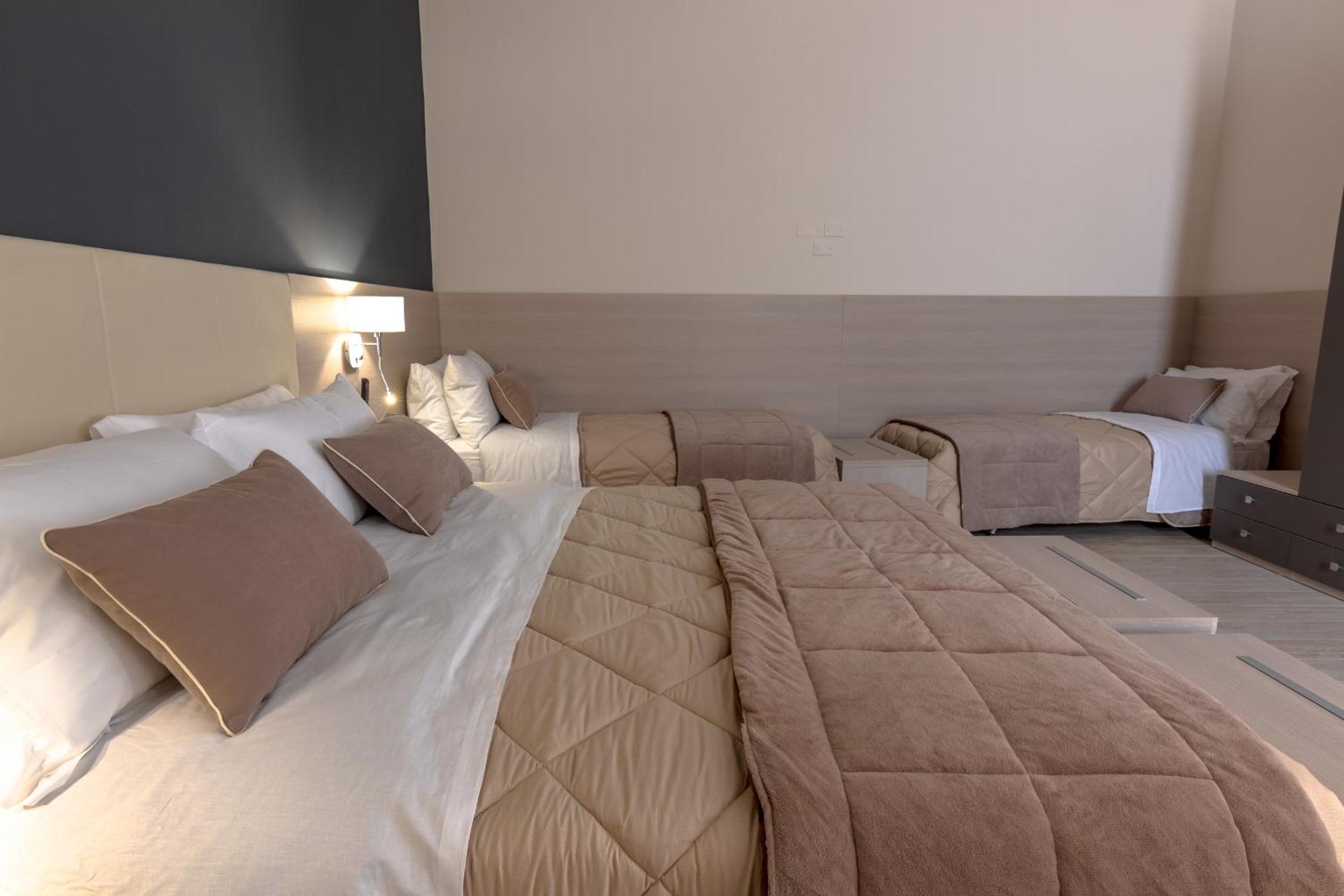 Superior Suite - Photo 11