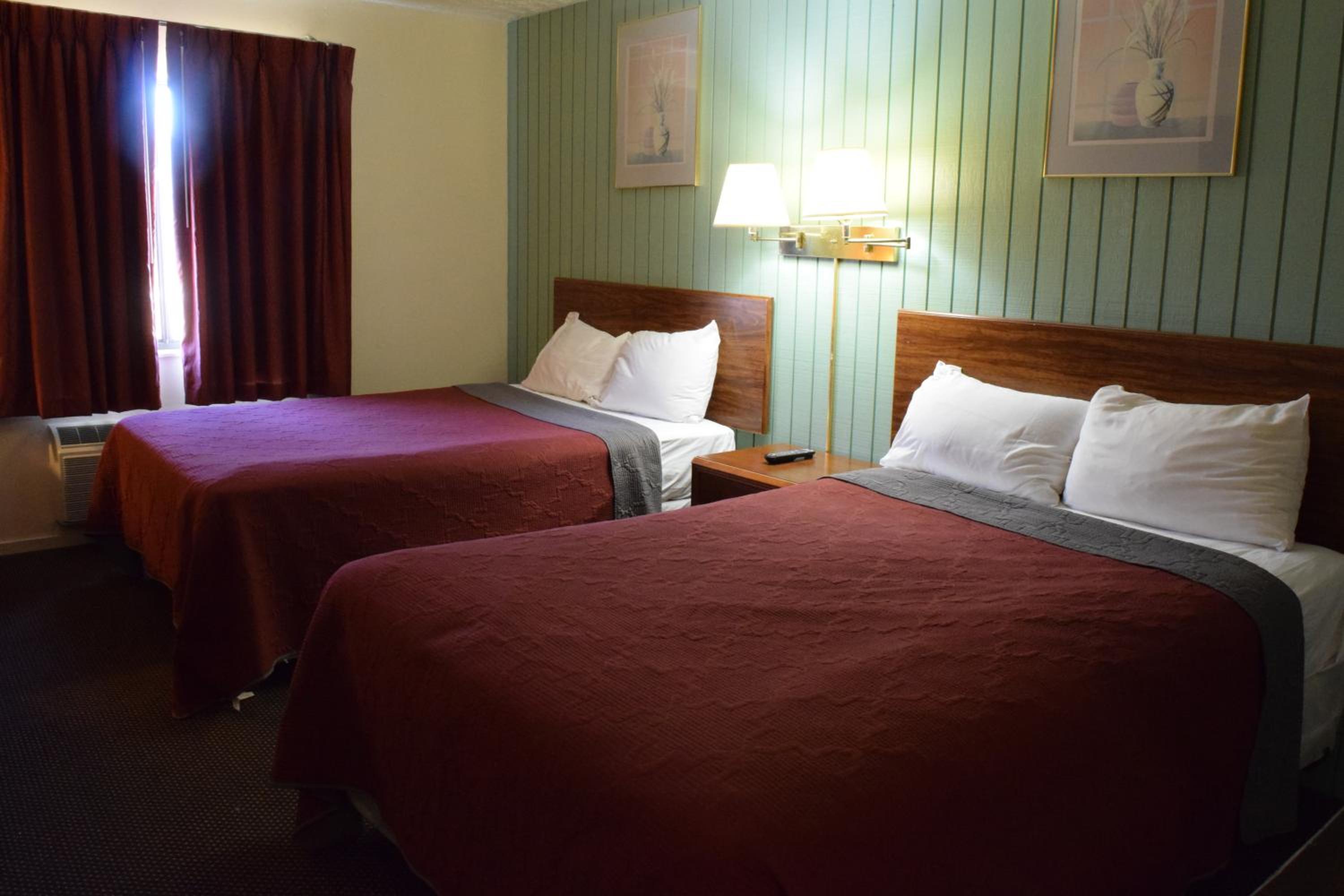 Double Room with Two Double Beds - Photo 2