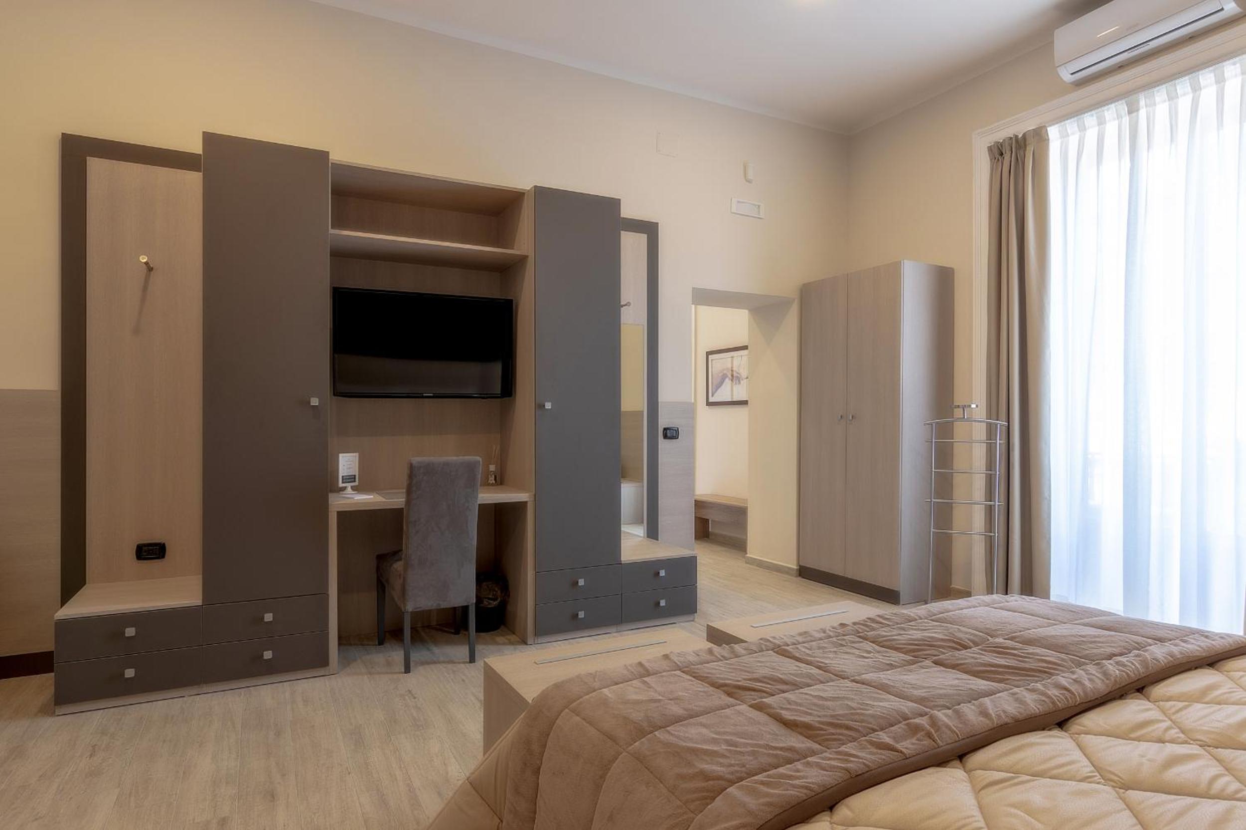 Superior Suite - Photo 17
