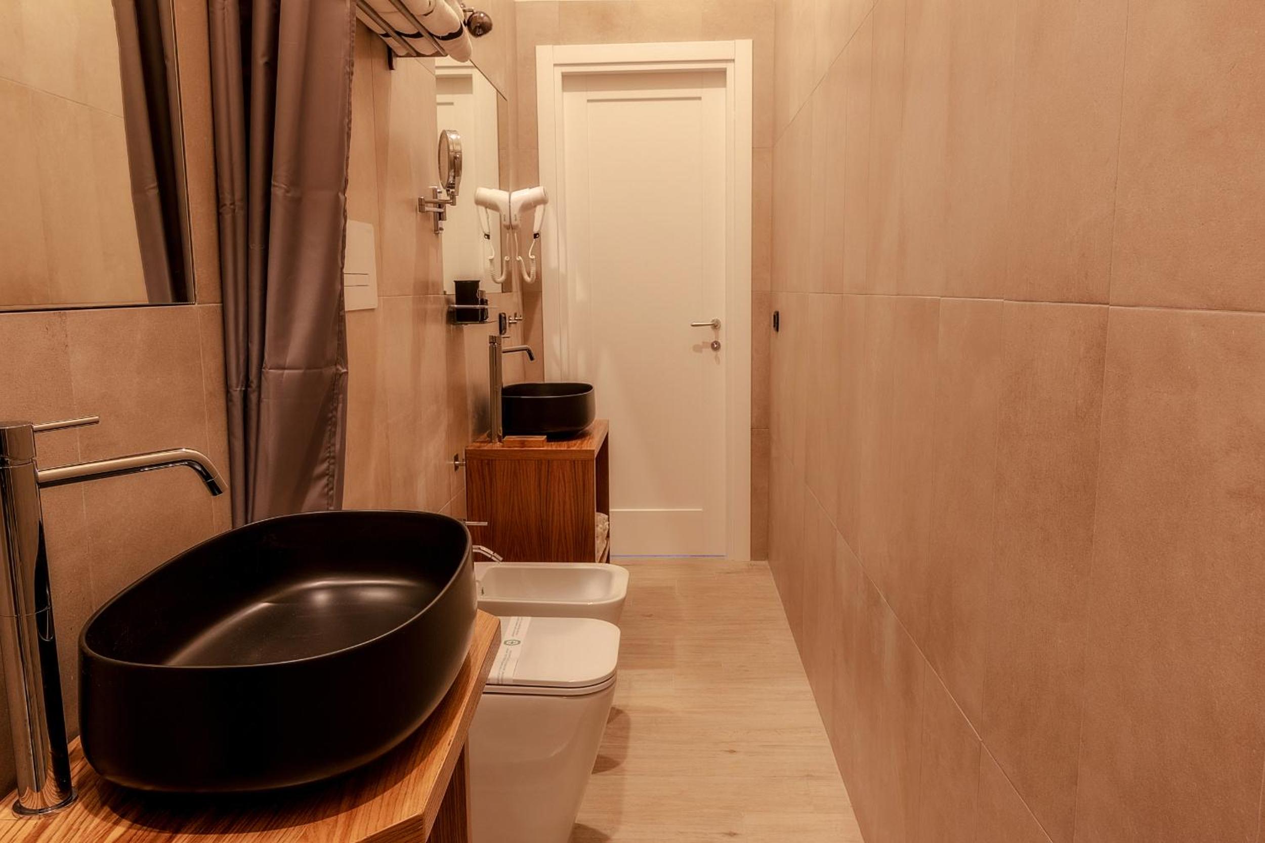 Superior Suite - Photo 20