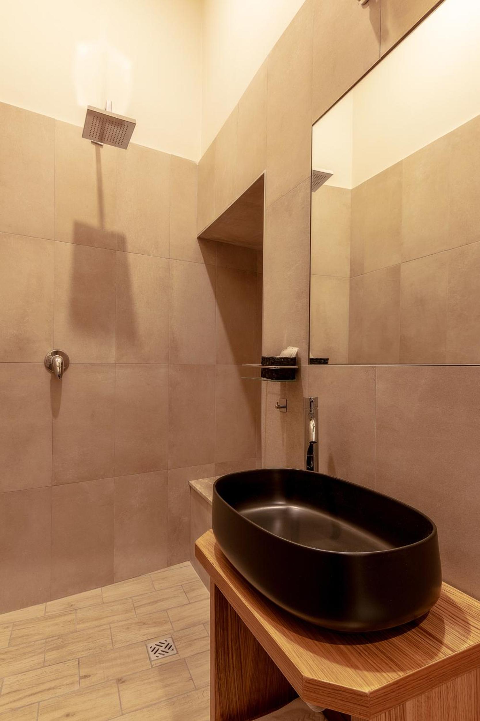 Superior Suite - Photo 21