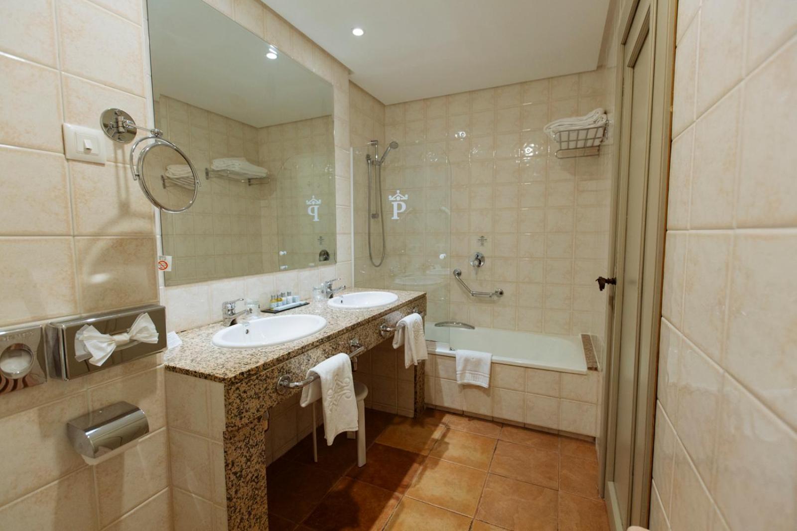 Standard Double Room - Photo 10