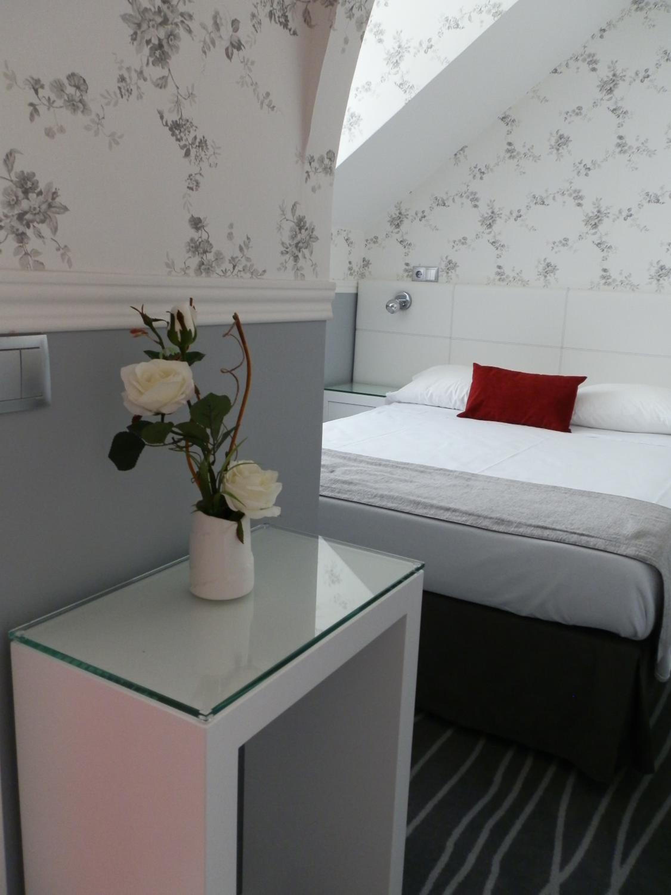 Double or Twin Room - Photo 3