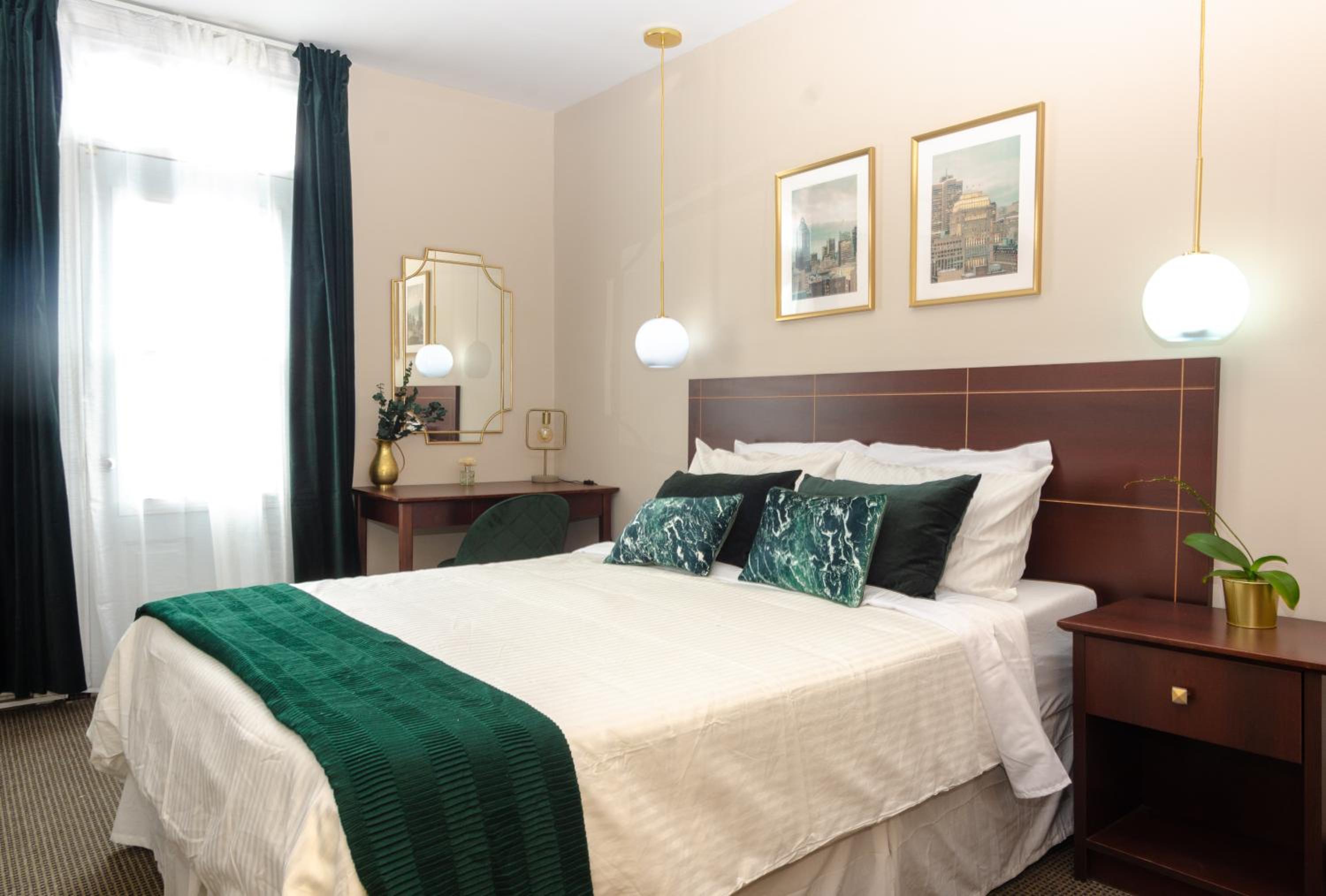 Queen Room With Spa Bath