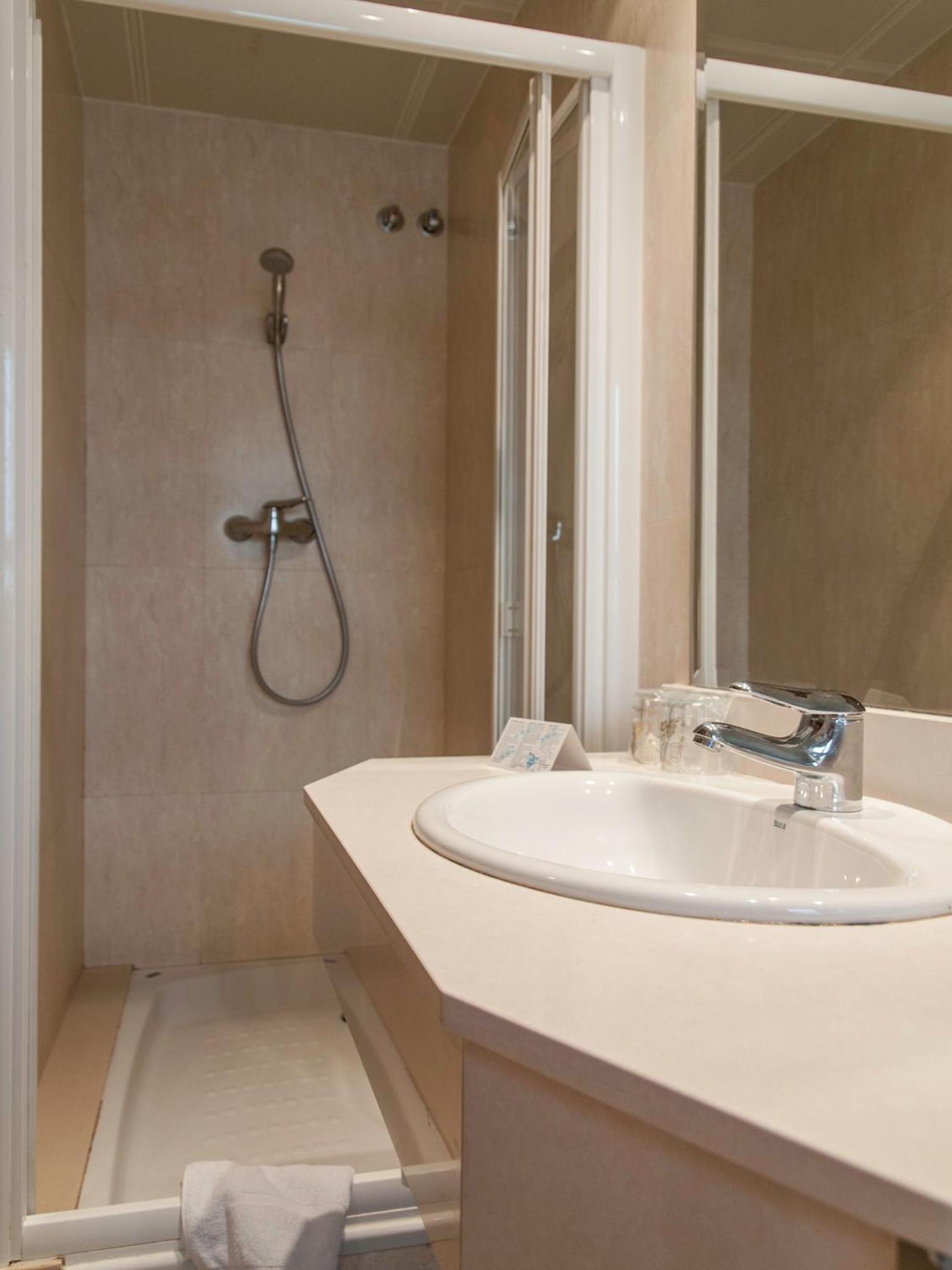 Superior Twin Room photo 3